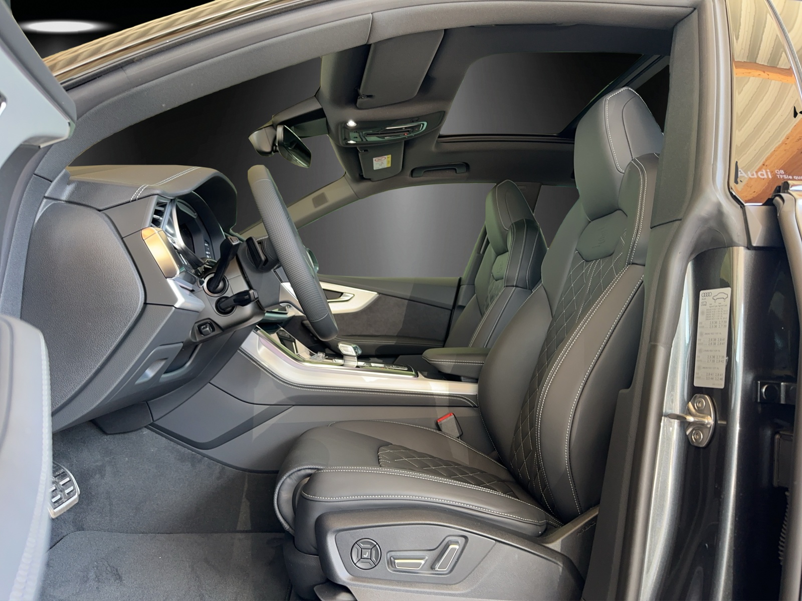 AUDI Q8 60 TFSI e quattro PHEV tiptronic-image-9