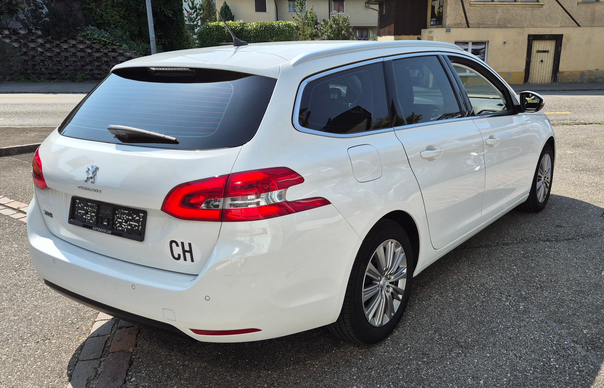 PEUGEOT 308 SW 1.5BHDI AllureEAT8-image-7