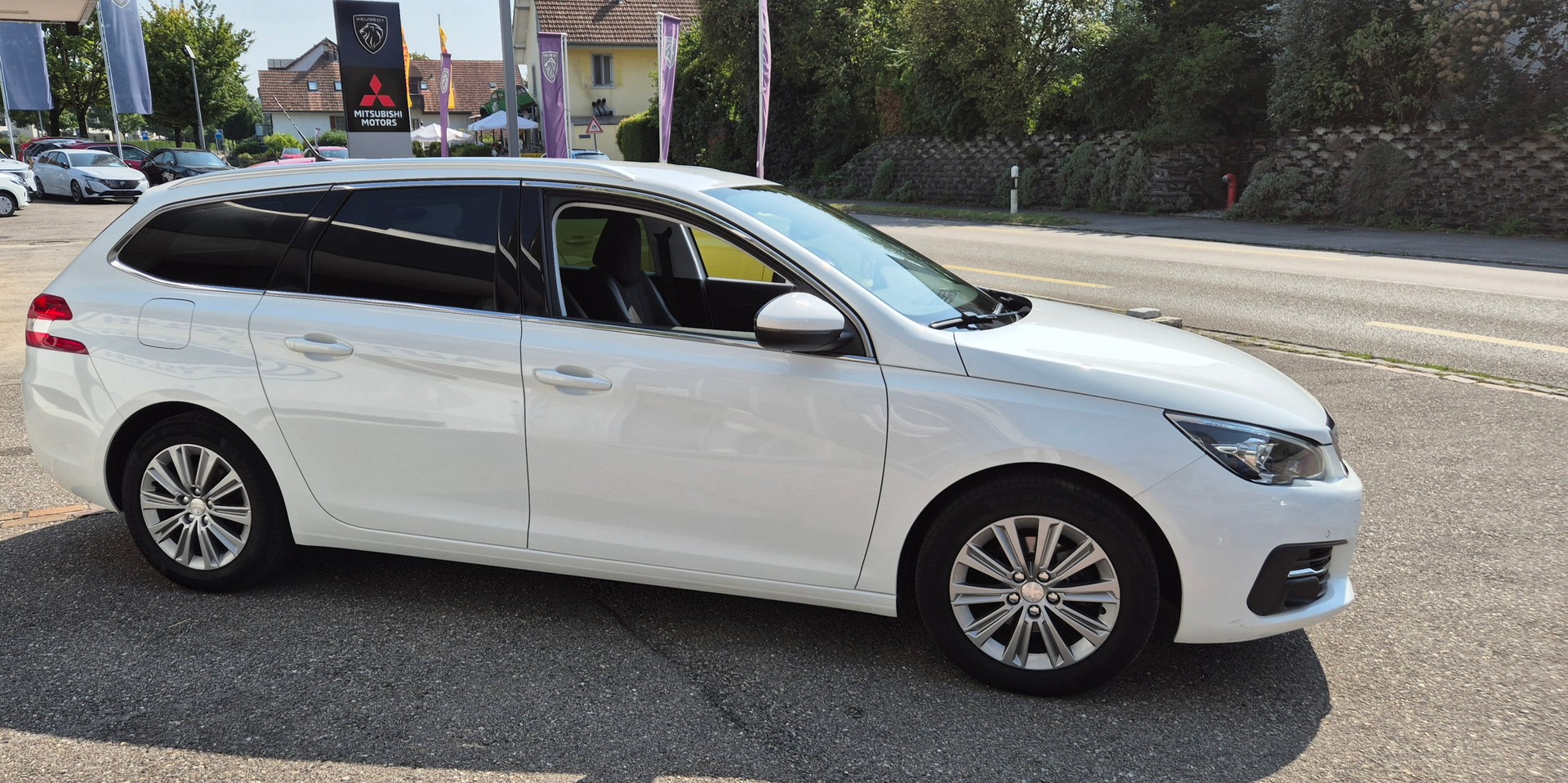 PEUGEOT 308 SW 1.5BHDI AllureEAT8-image-6