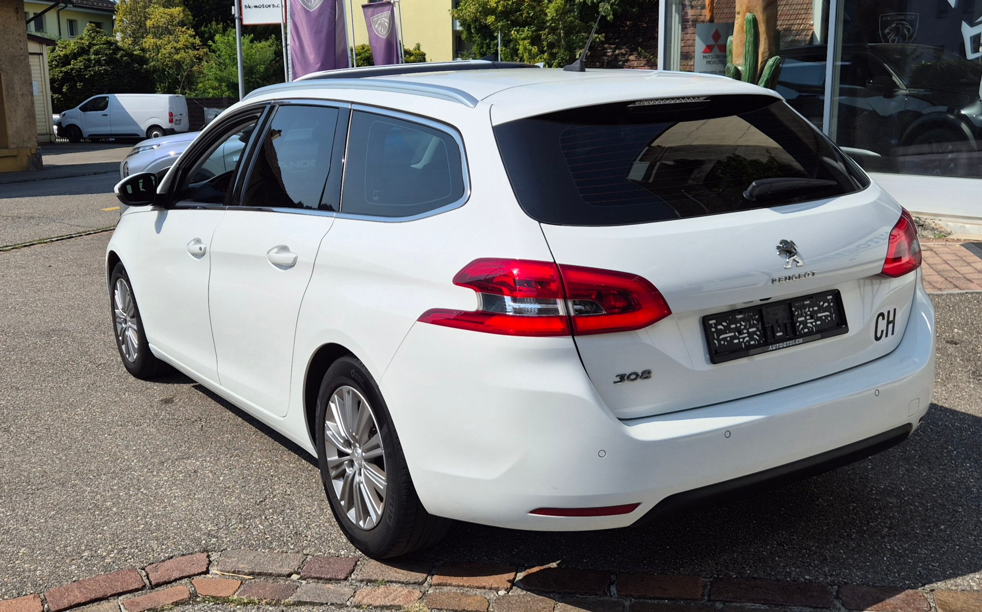 PEUGEOT 308 SW 1.5BHDI AllureEAT8-image-1