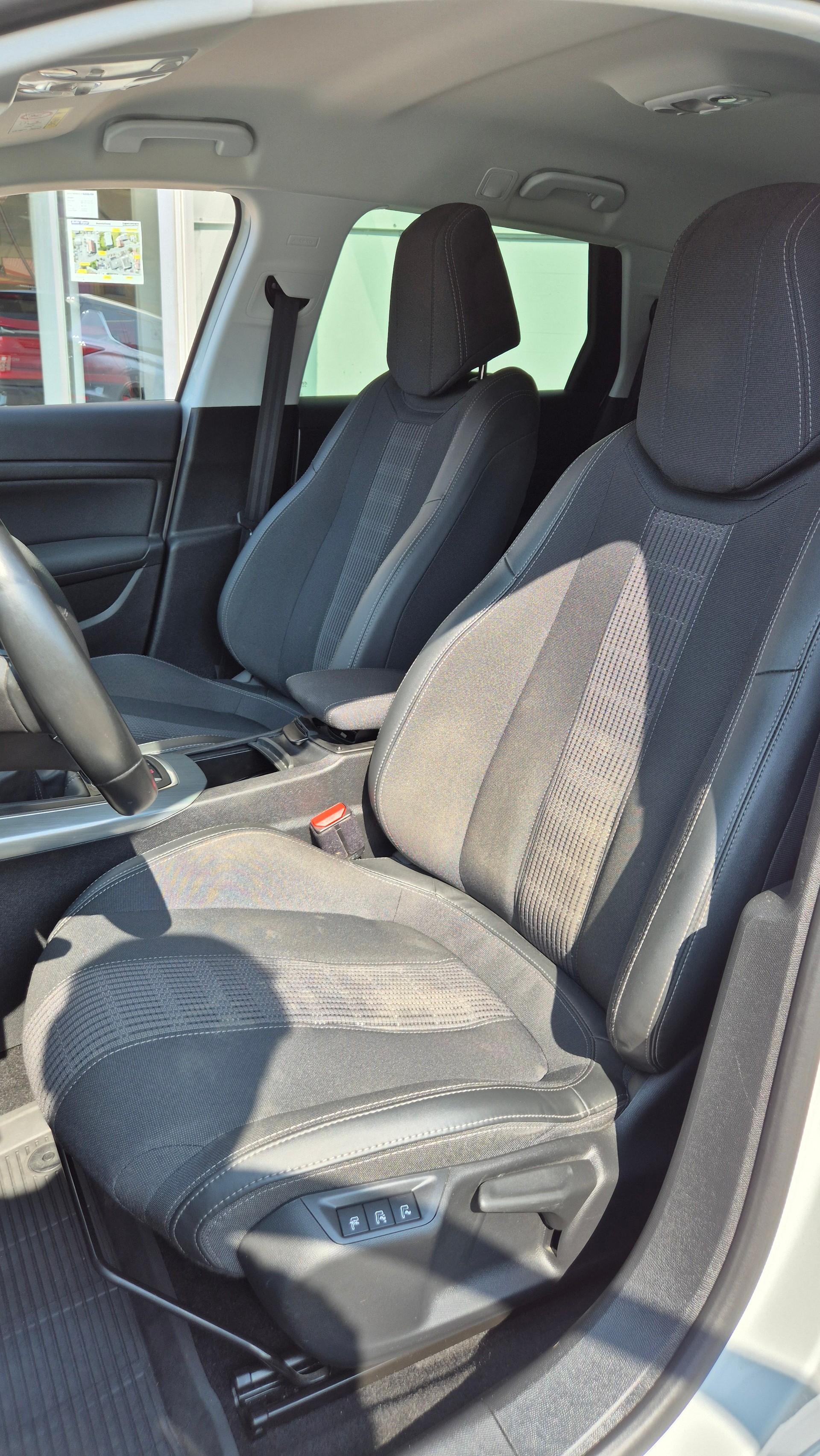 PEUGEOT 308 SW 1.5BHDI AllureEAT8-image-12