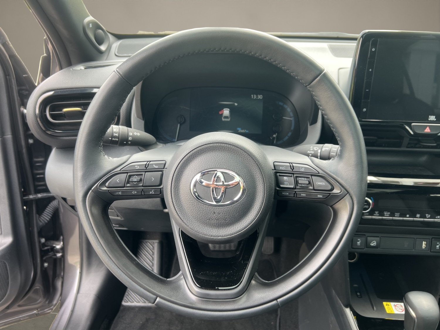 TOYOTA Yaris Cross 1.5 VVT-i HSD Adventure AWD-i-image-15
