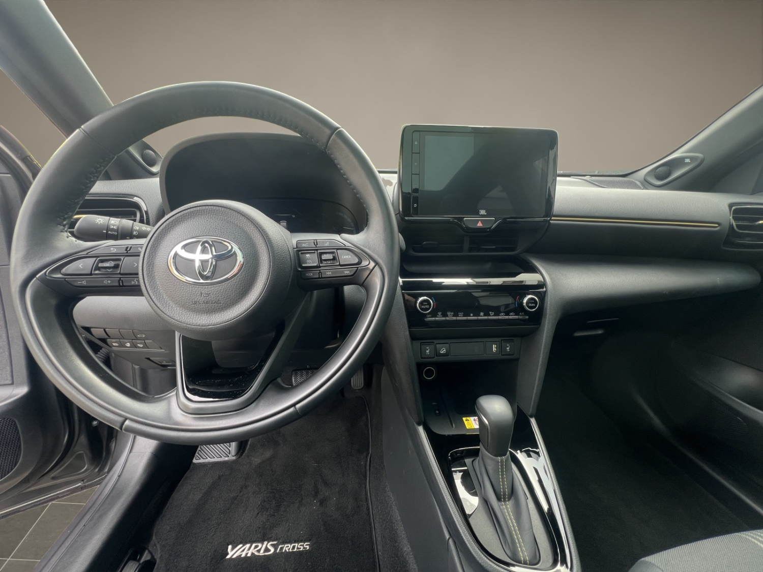 TOYOTA Yaris Cross 1.5 VVT-i HSD Adventure AWD-i-image-9