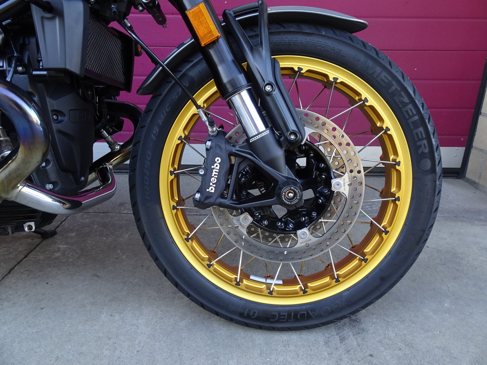 BMW R 12-image-1