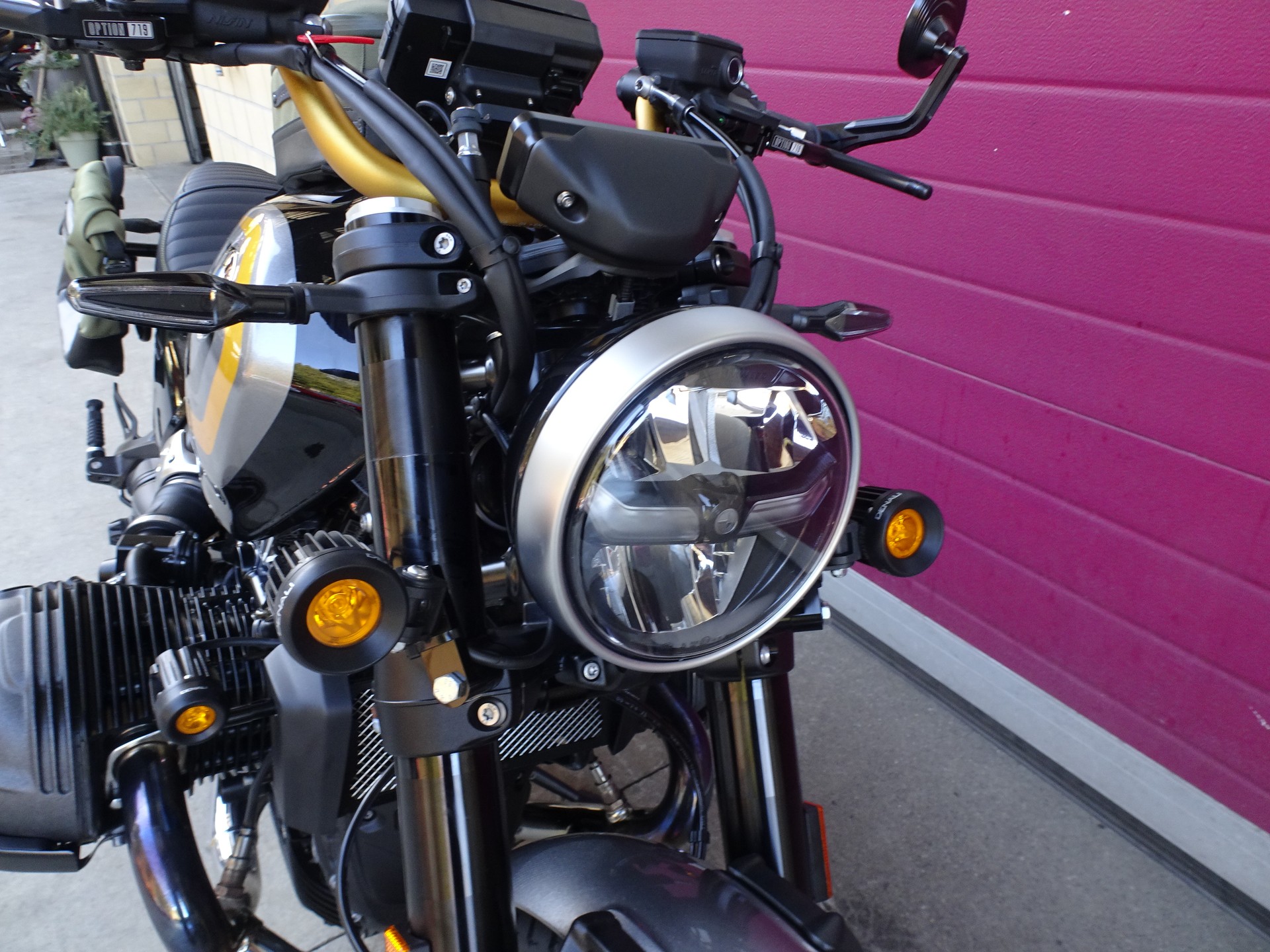 BMW R 12-image-11