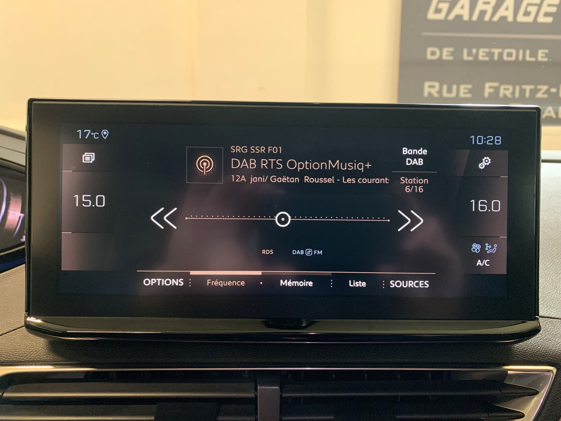 PEUGEOT 5008 1.6 Pure Tech GT Pack EAT8-image-15