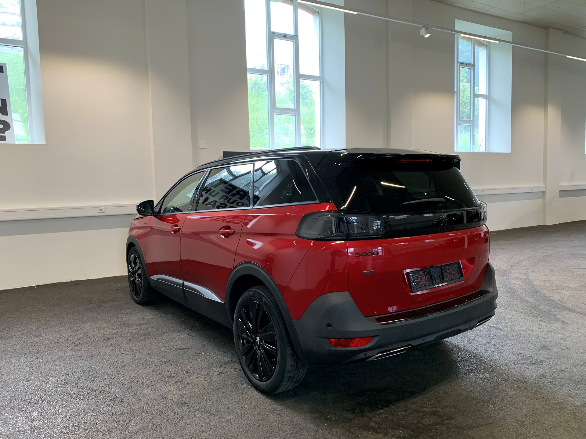 PEUGEOT 5008 1.6 Pure Tech GT Pack EAT8-image-5