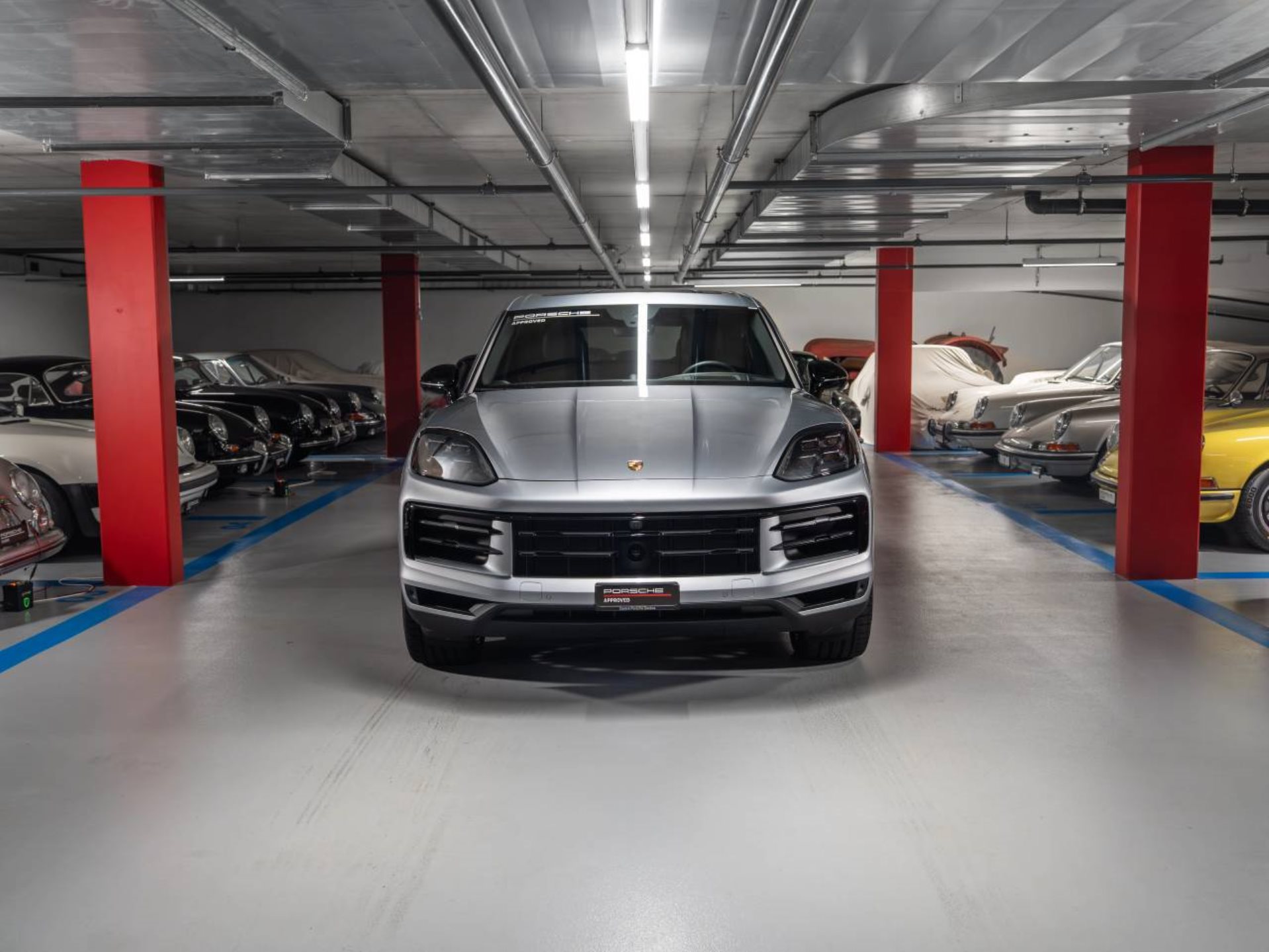 PORSCHE Cayenne S E-Hybrid-showroom-element-1