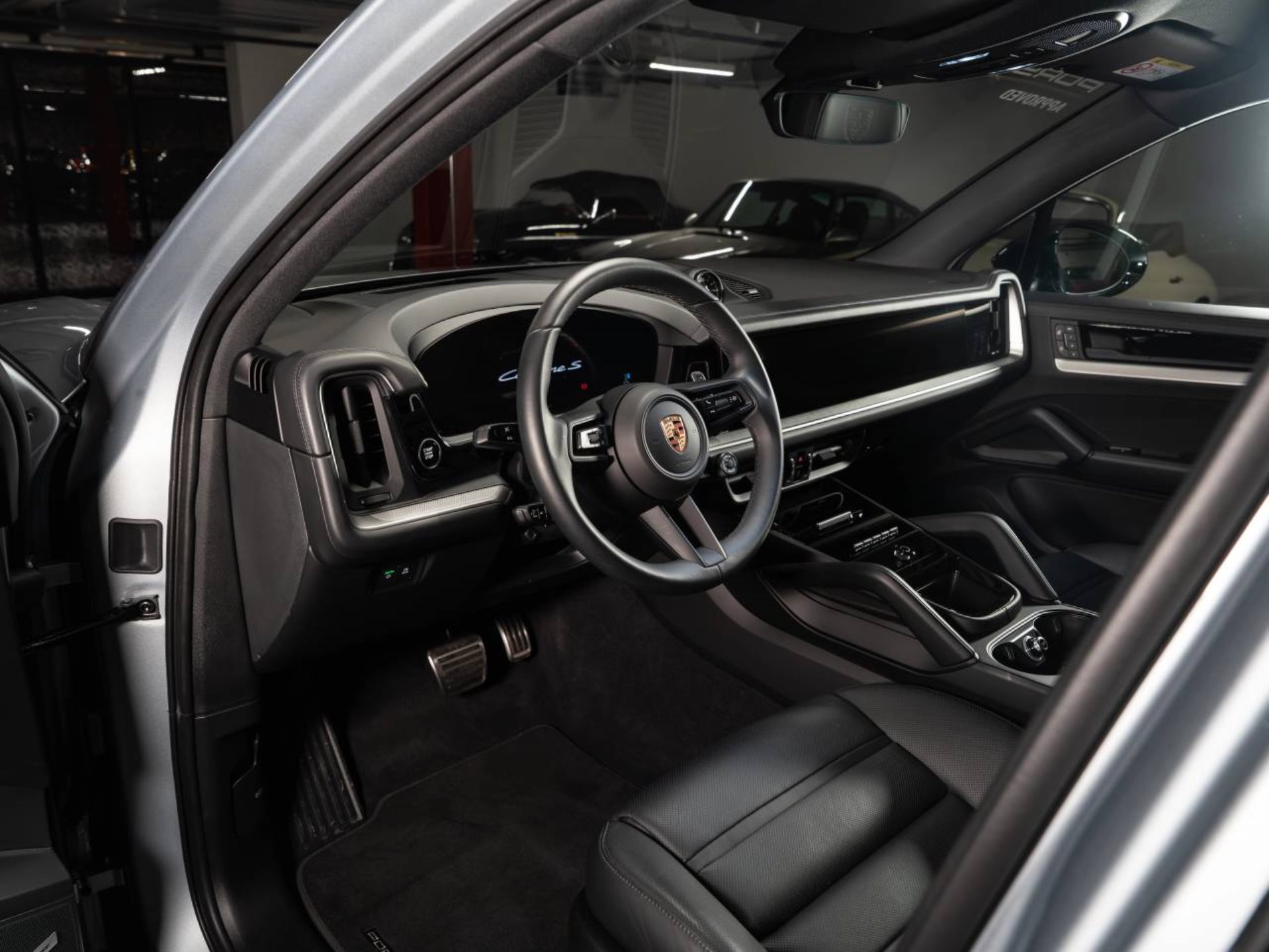 PORSCHE Cayenne S E-Hybrid-showroom-element-3