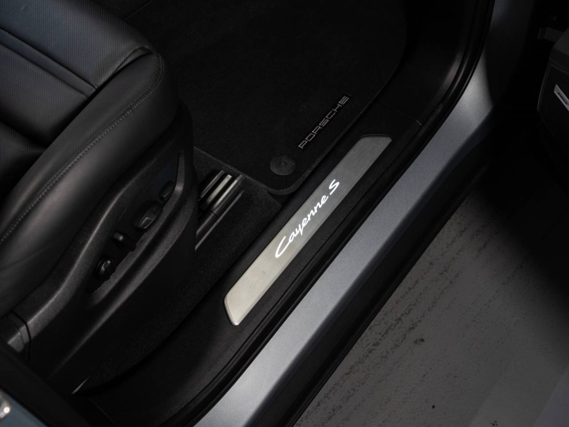 PORSCHE Cayenne S E-Hybrid-image-19