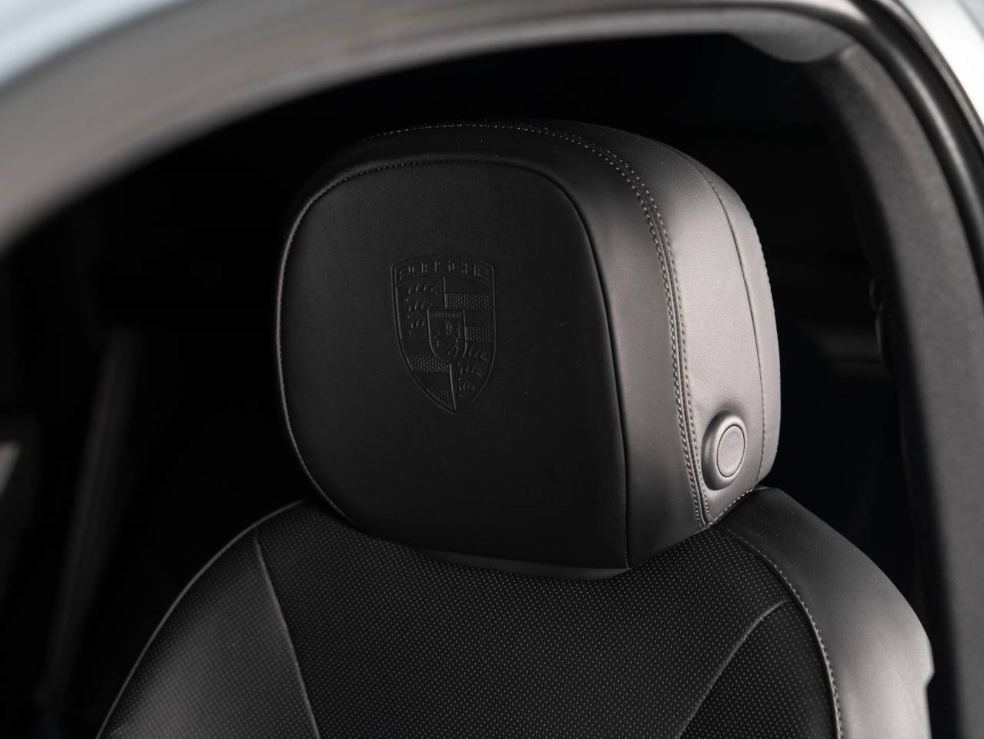 PORSCHE Cayenne S E-Hybrid-image-16
