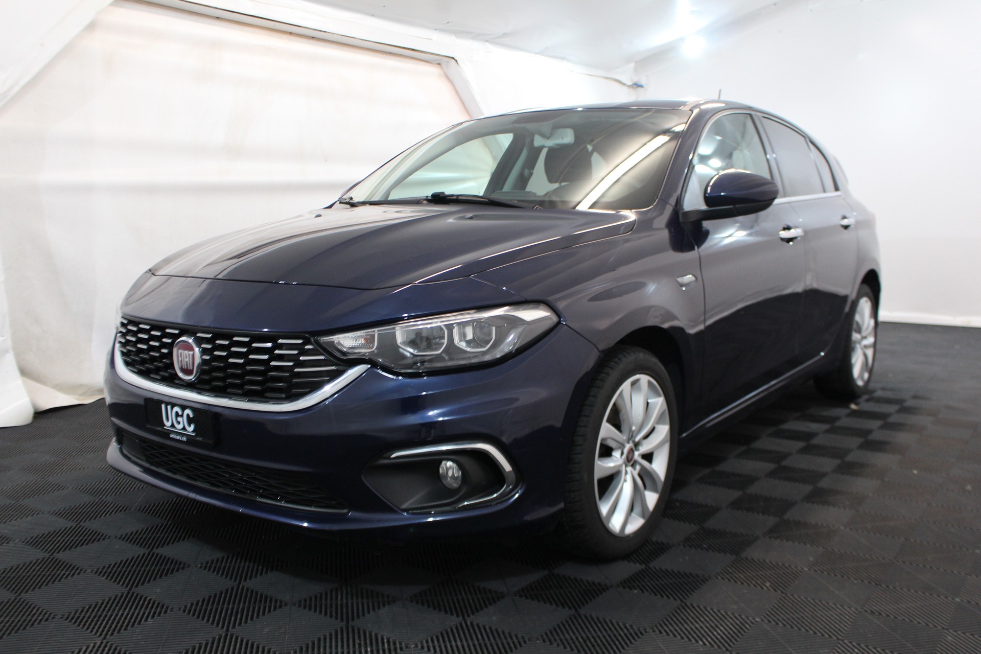 FIAT Tipo 1.4 T-Jet Lounge-showroom-element-2