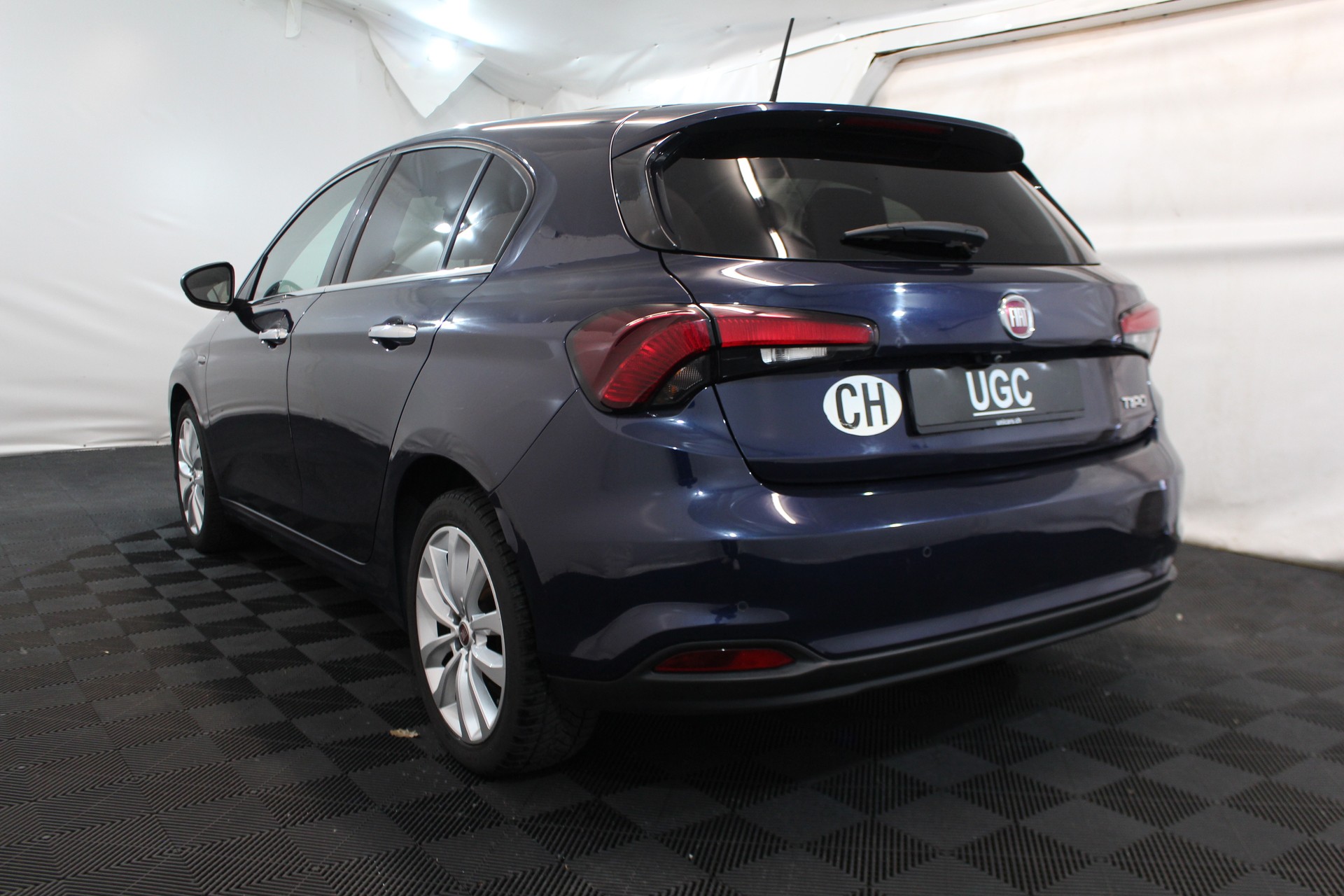 FIAT Tipo 1.4 T-Jet Lounge-showroom-element-3