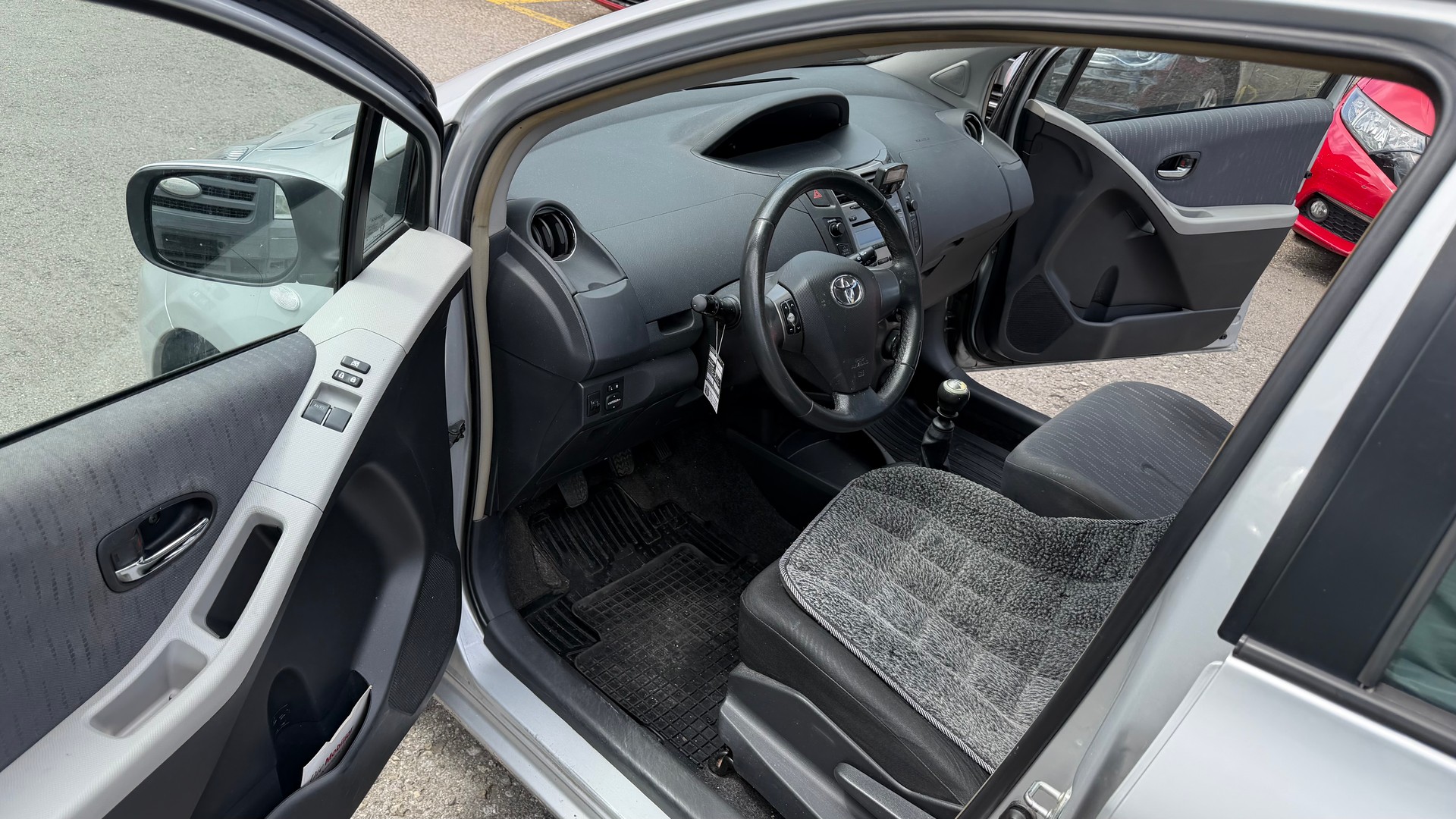TOYOTA Yaris 1.33 Linea Terra-image-6