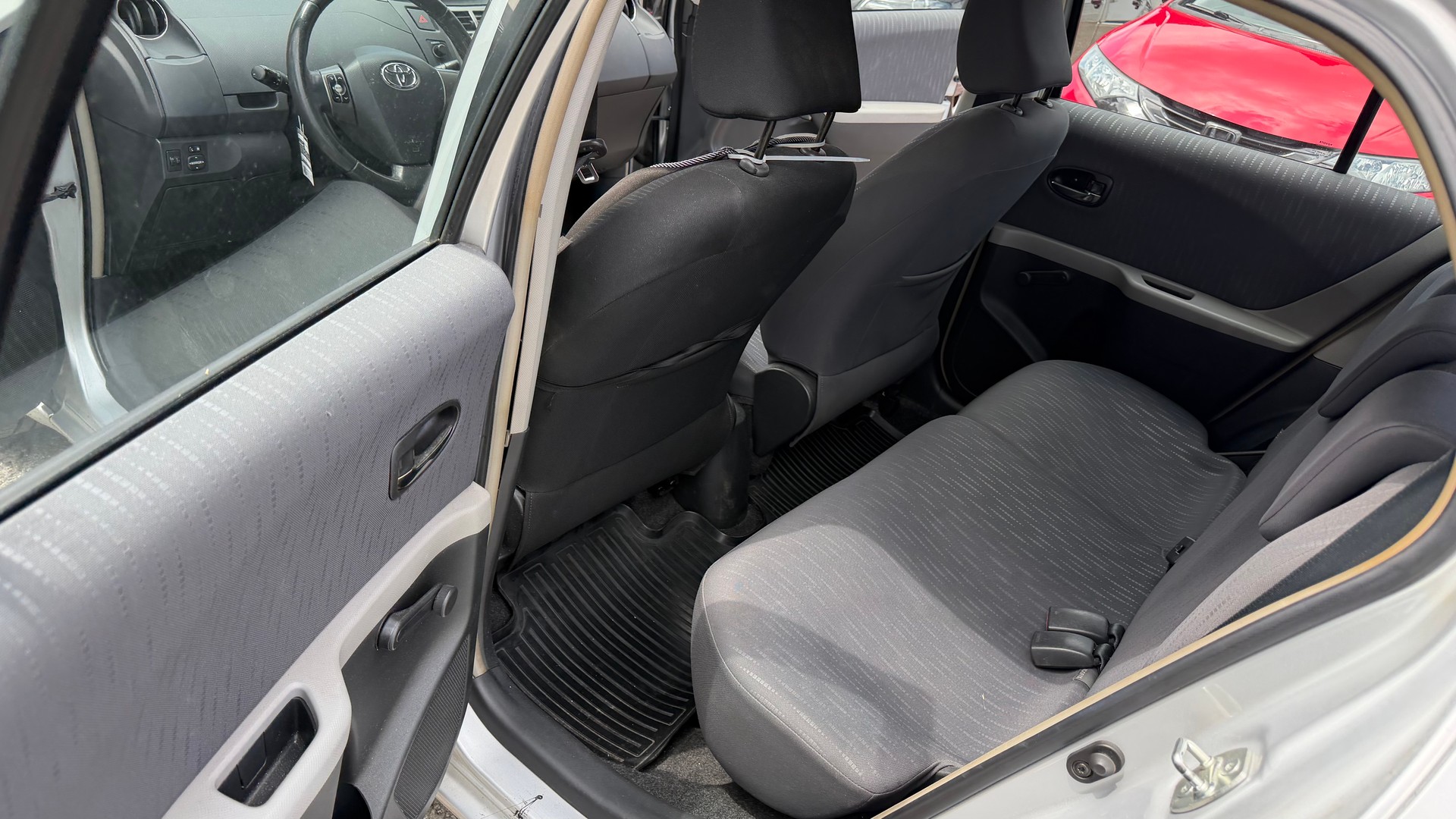 TOYOTA Yaris 1.33 Linea Terra-image-8