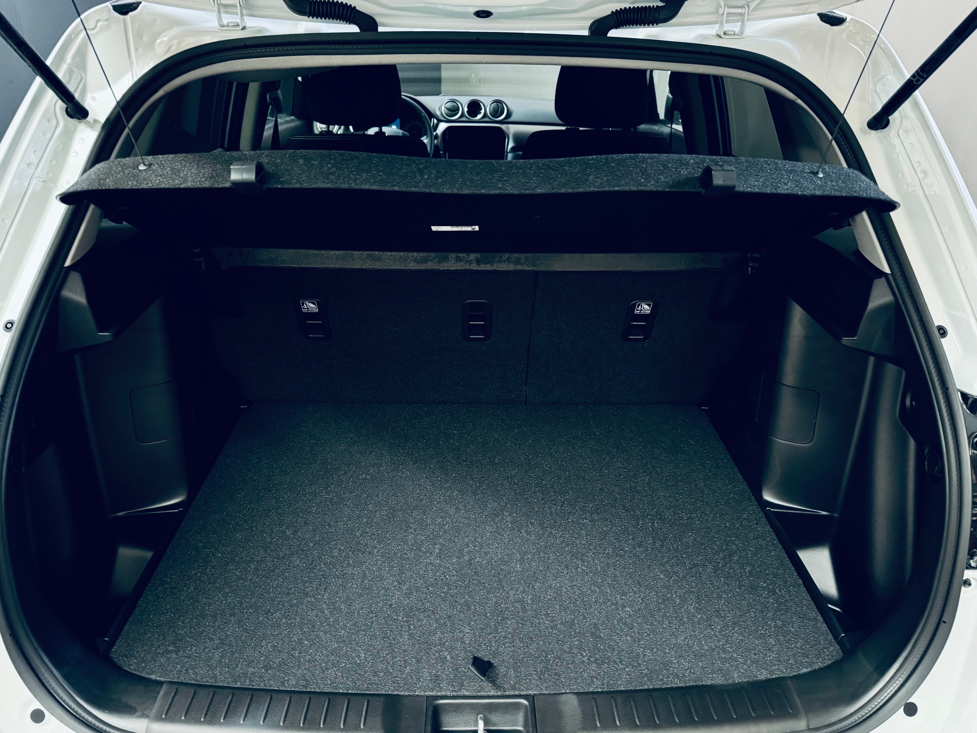 SUZUKI Vitara 1.4 Boosterjet Compact + 4x4 Hybrid Automatic-image-11