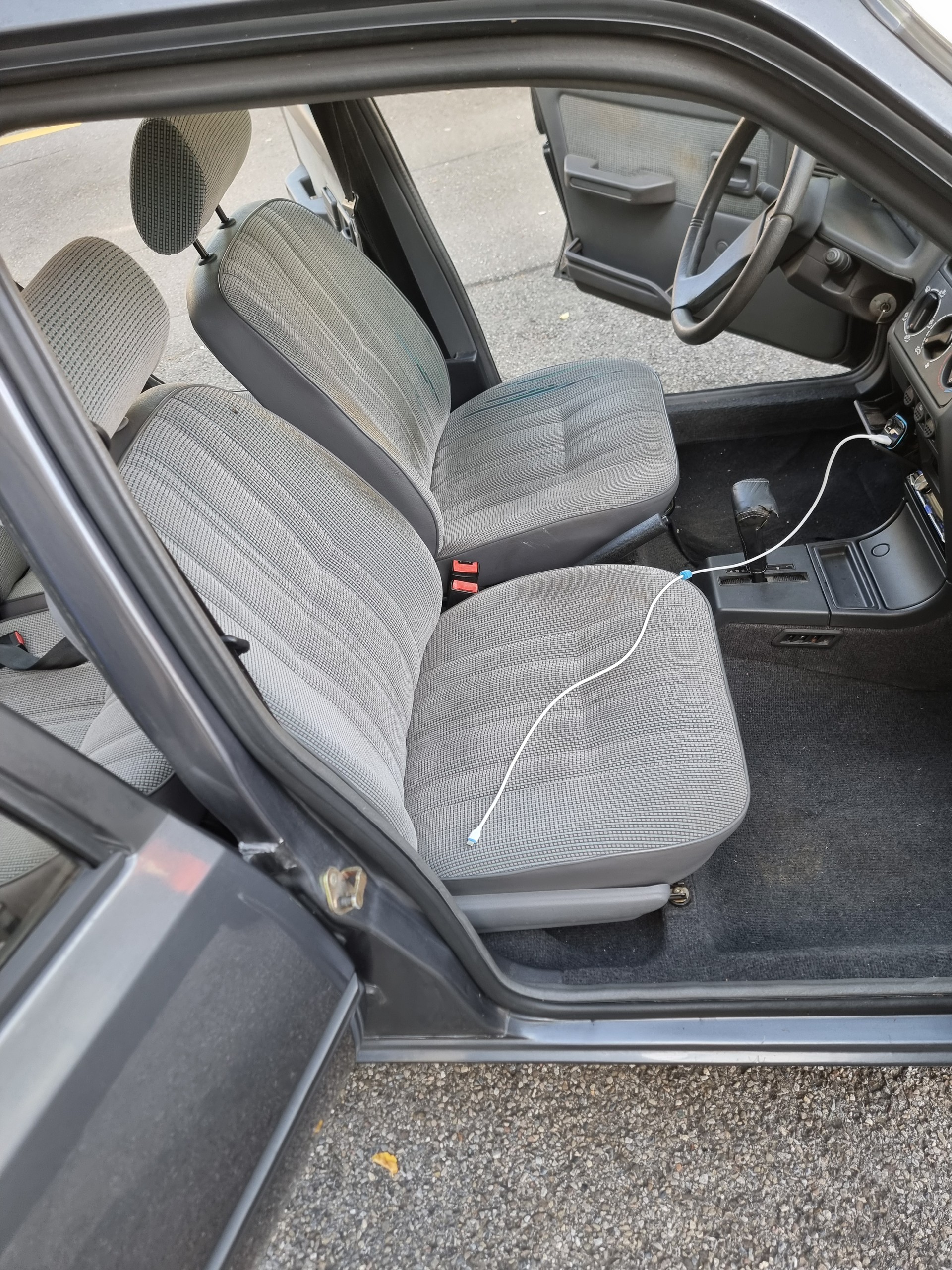 PEUGEOT 205 1.9 Automatic-image-9