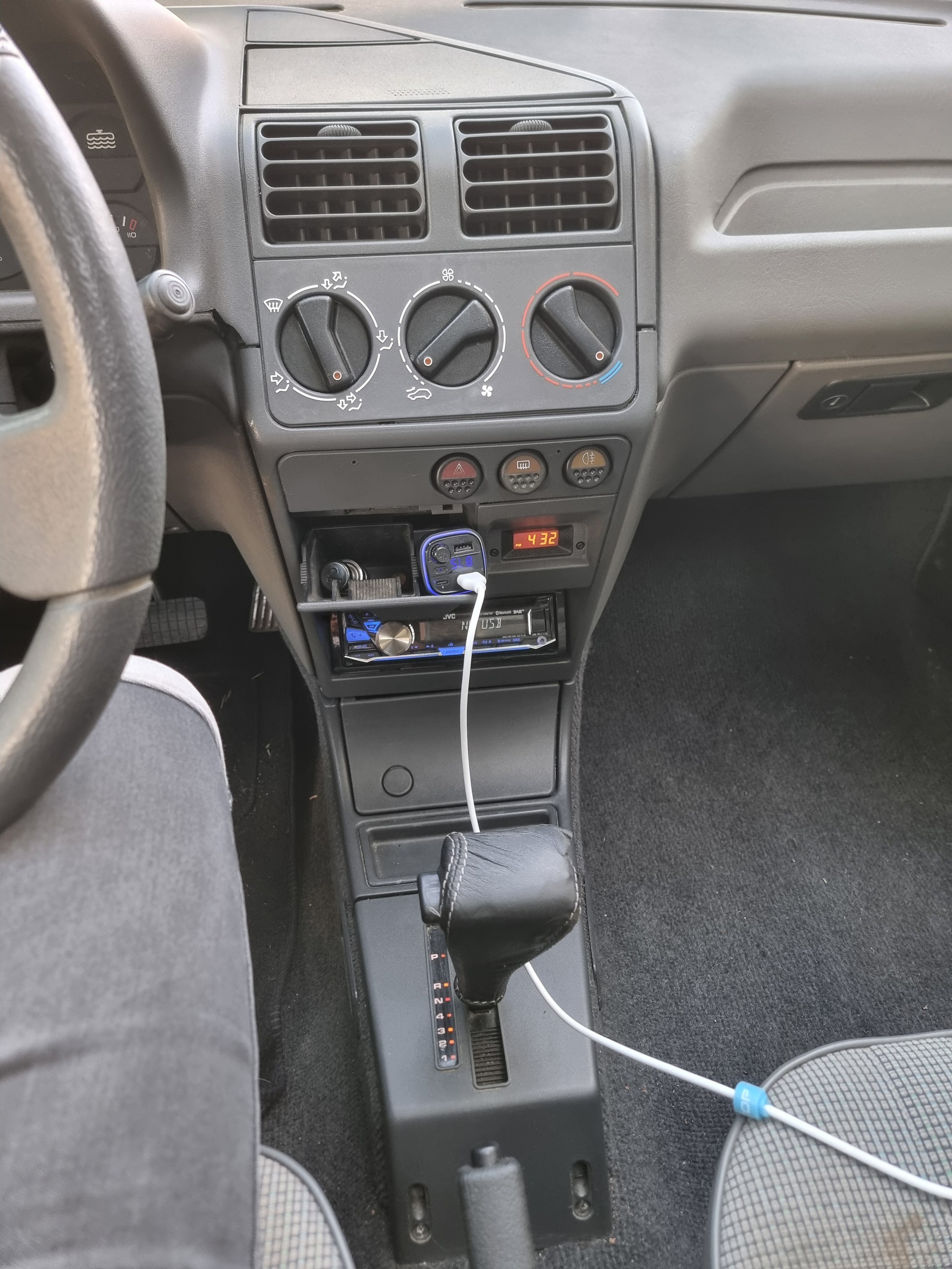 PEUGEOT 205 1.9 Automatic-image-6