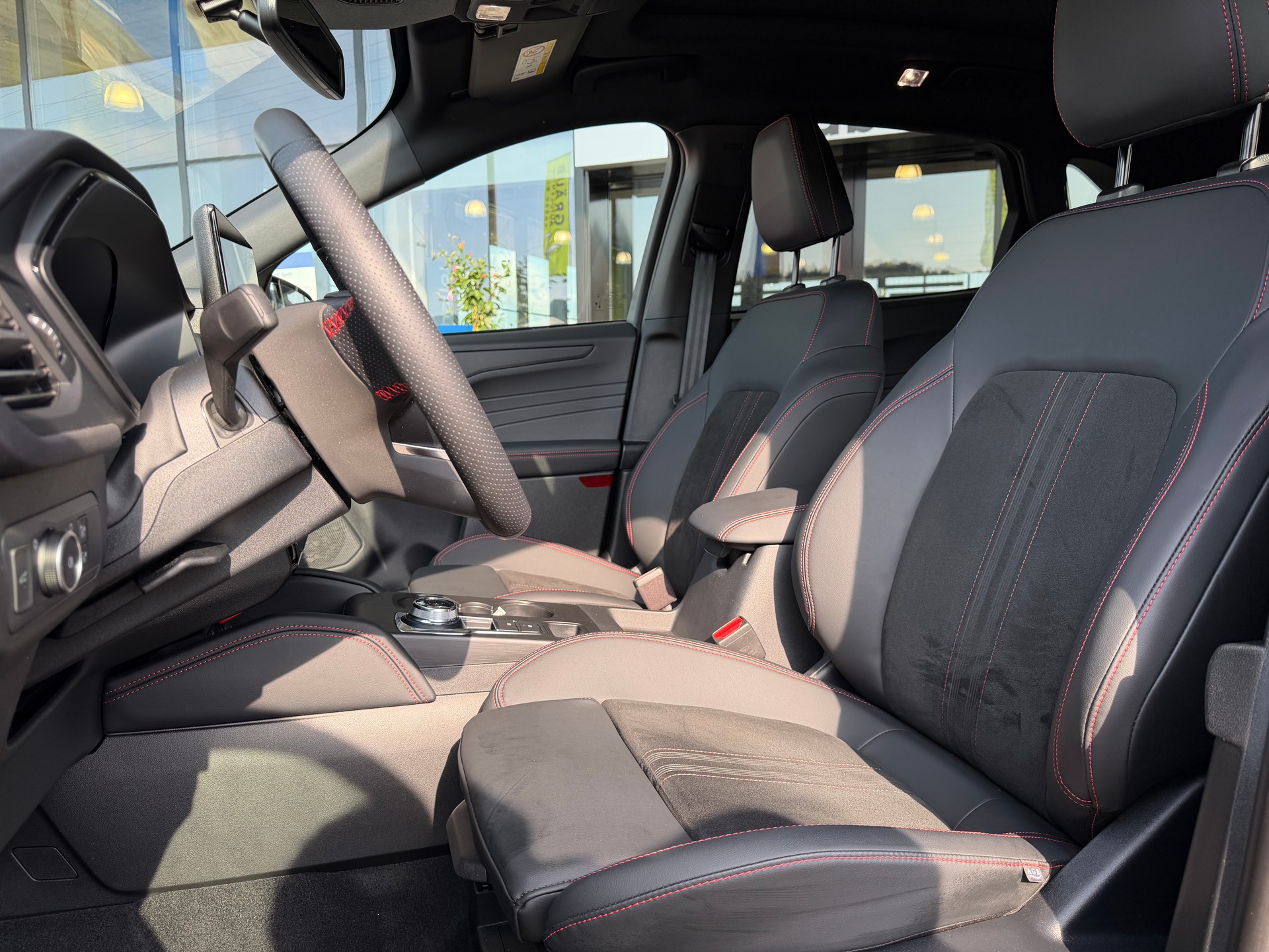 FORD Kuga 2.5 FHEV ST-Line X 4WD-image-6