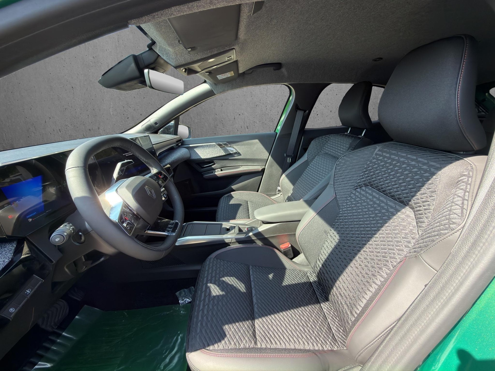 RENAULT Clio 1.8 E-Tech techno-image-9