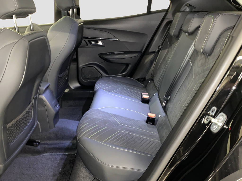 PEUGEOT 2008 1.2 Hybrid 145 GT-image-12