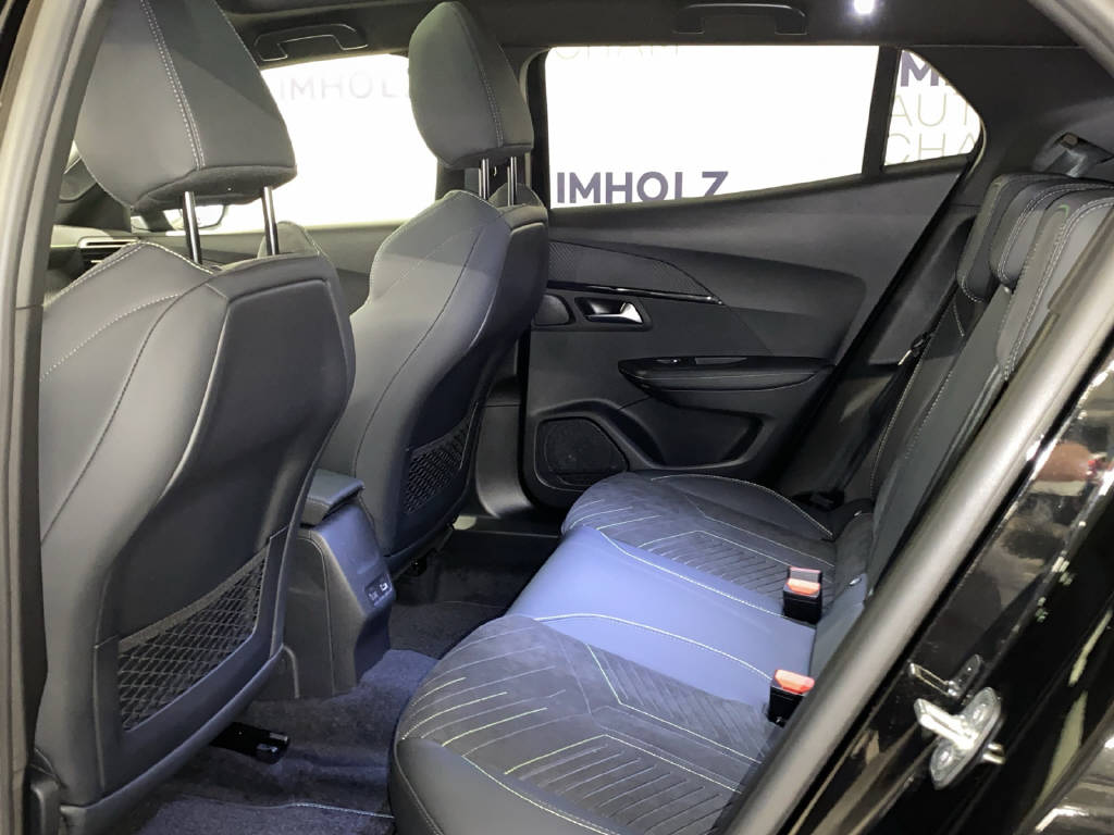 PEUGEOT 2008 1.2 Hybrid 145 GT-image-16