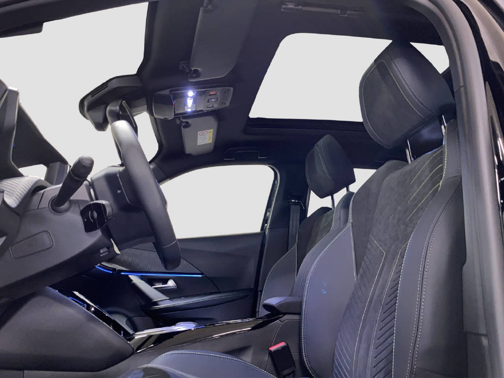 PEUGEOT 2008 1.2 Hybrid 145 GT-image-6