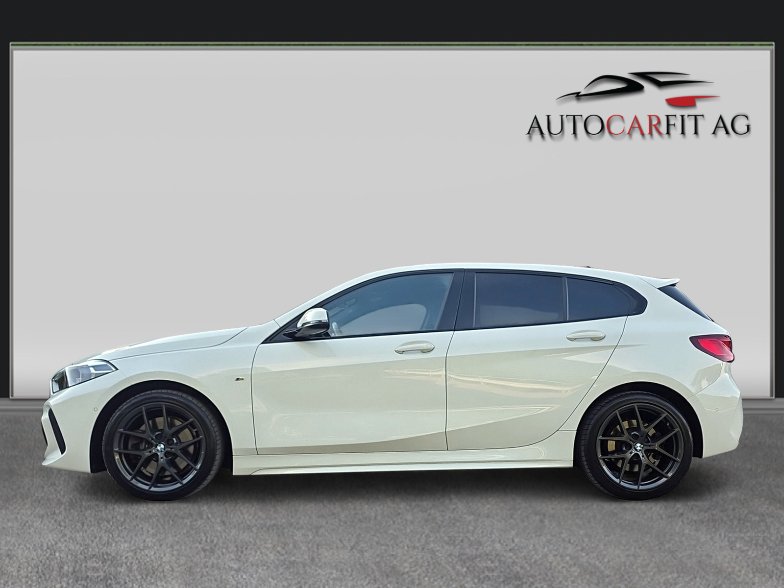 BMW 120d xDrive Steptronic M Sport-showroom-element-3