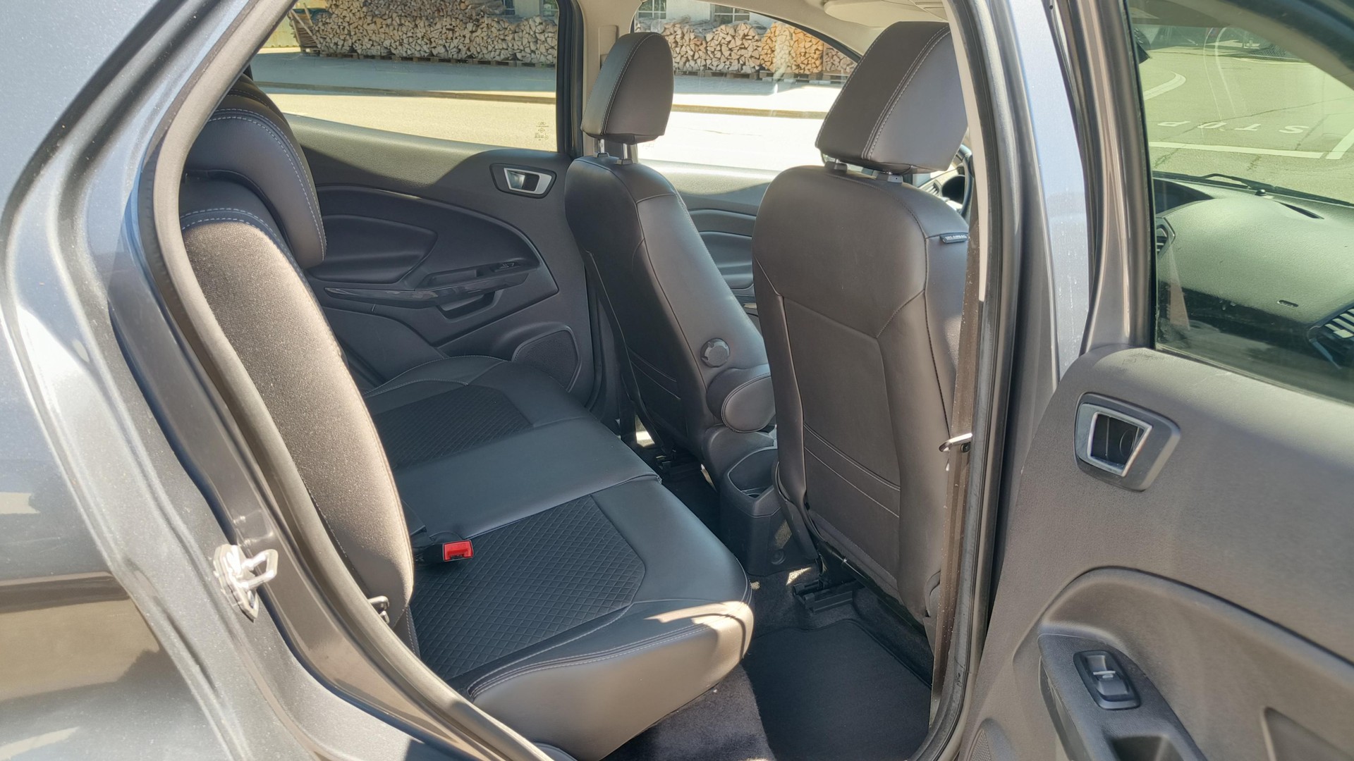 FORD EcoSport 1.0 SCTi Titanium-image-8
