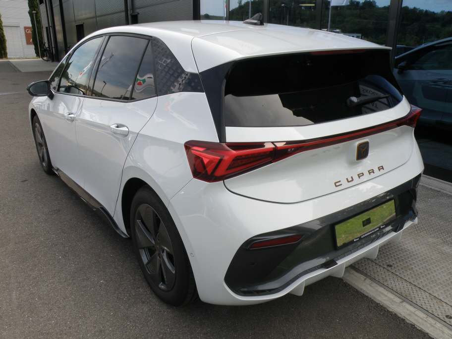 CUPRA Born Electric-showroom-element-2