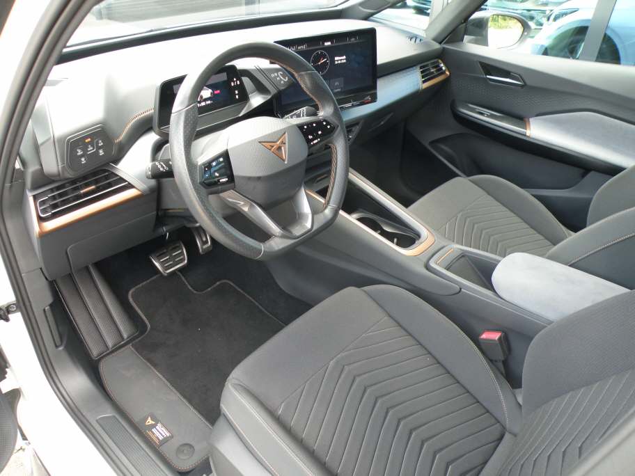 CUPRA Born Electric-showroom-element-3