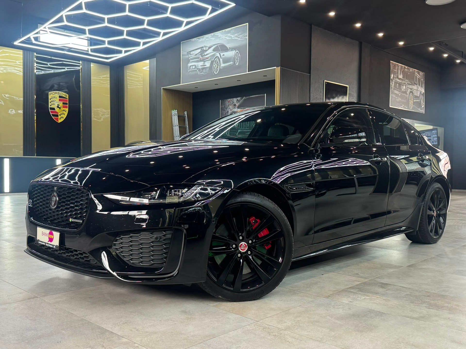 JAGUAR XE 2.0 R-Dynamic Black P300 AWD Automat