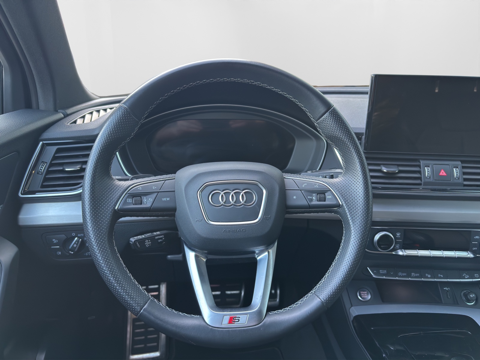 AUDI Q5 2.0 40 TDI S Line quattro S-Tronic-image-6