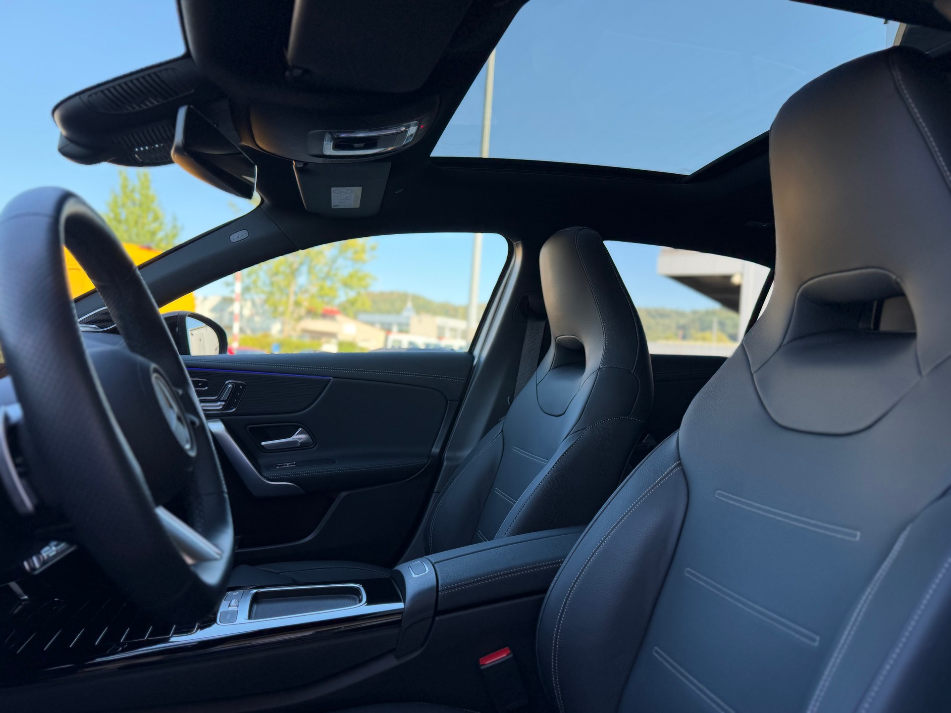 MERCEDES-BENZ A 250 AMG Line 4Matic 8G-DCT-image-4