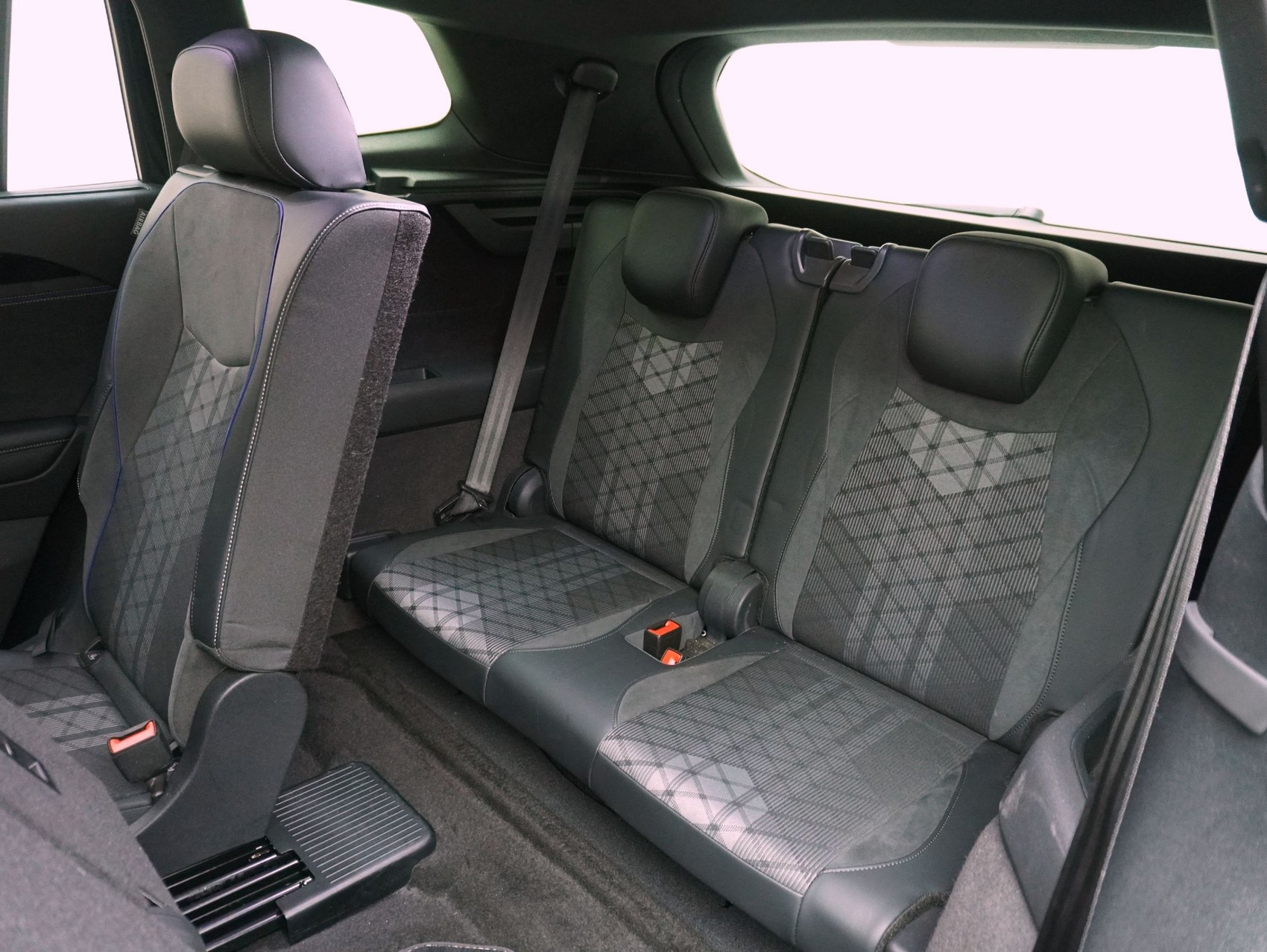 VW Tayron 2.0 TSI DSG R-Line Black Style 4Motion **VW Werksgarantie bis 11/2030**-image-14