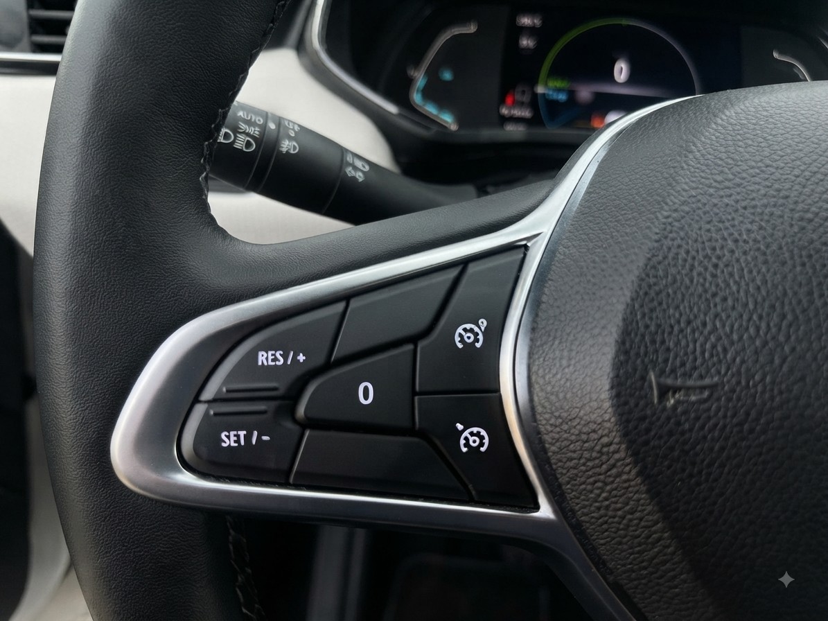 RENAULT Clio 1.6 E-Tech Techno-image-19