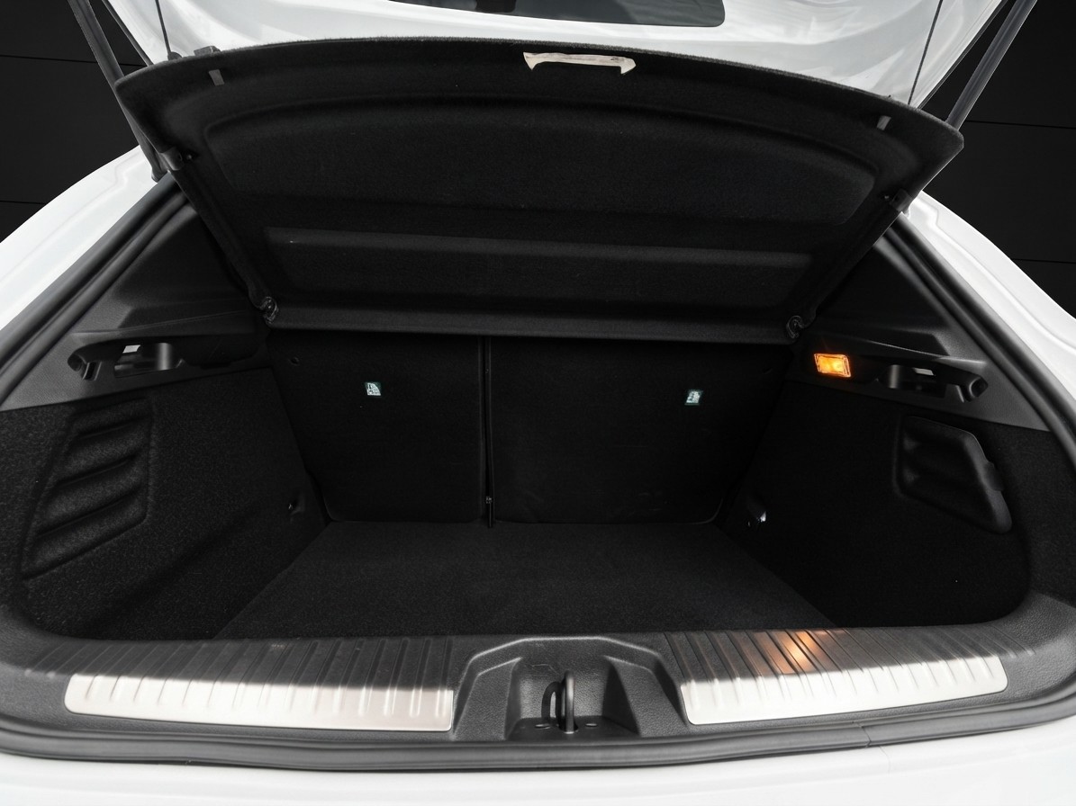 RENAULT Clio 1.6 E-Tech Techno-image-8