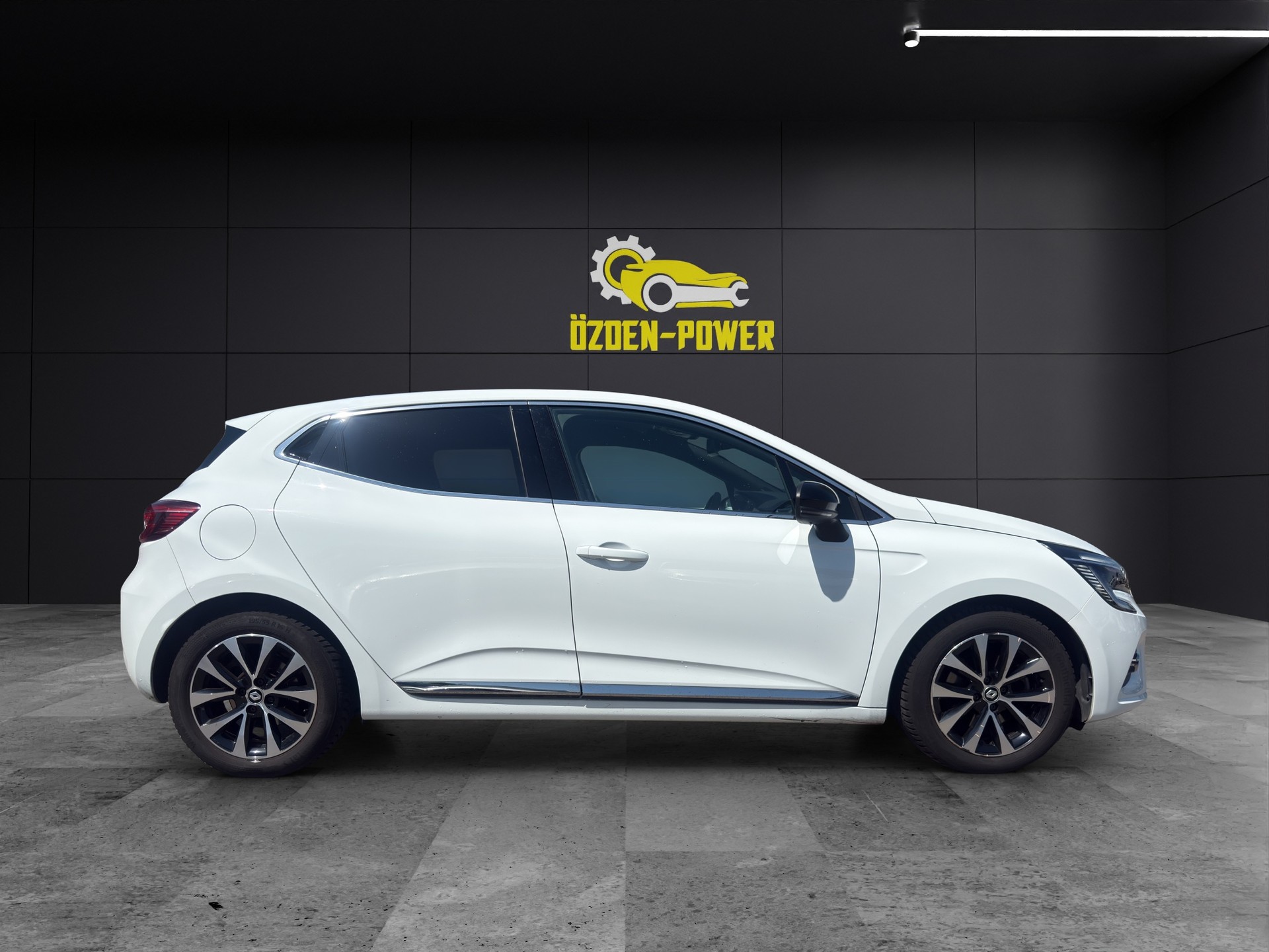 RENAULT Clio 1.6 E-Tech Techno-showroom-element-3
