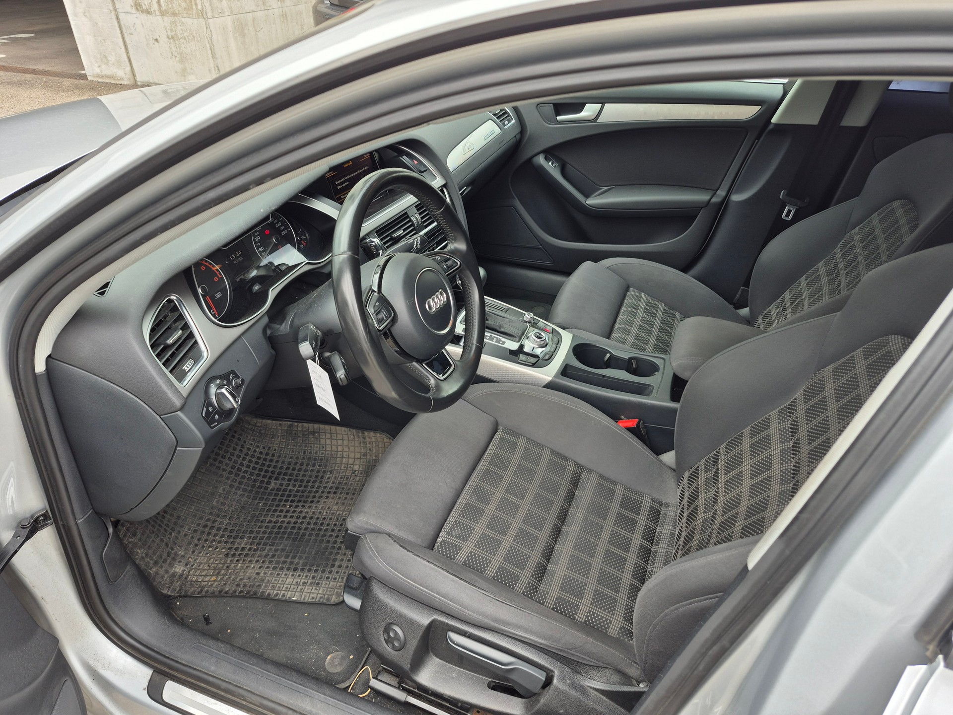 AUDI A4 Avant 3.0 TDI quattro S-tronic-image-5