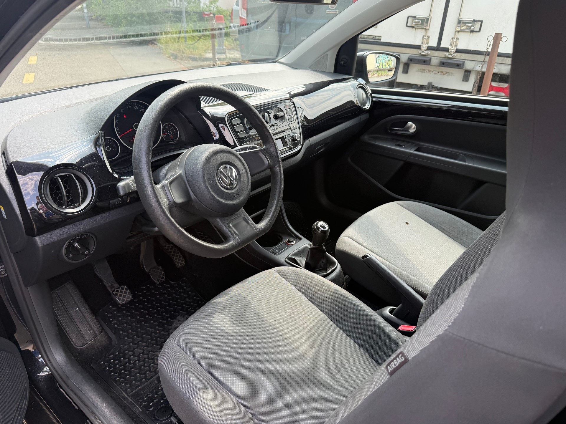 VW Up 1.0 take up-image-8