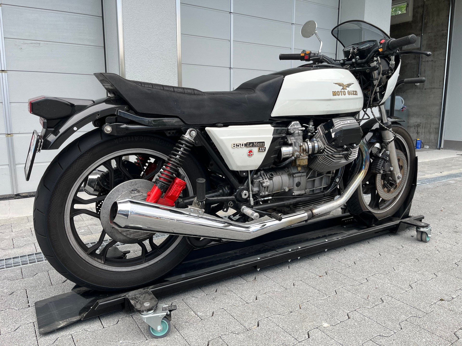 MOTO GUZZI 850 LE MANS III-image-2