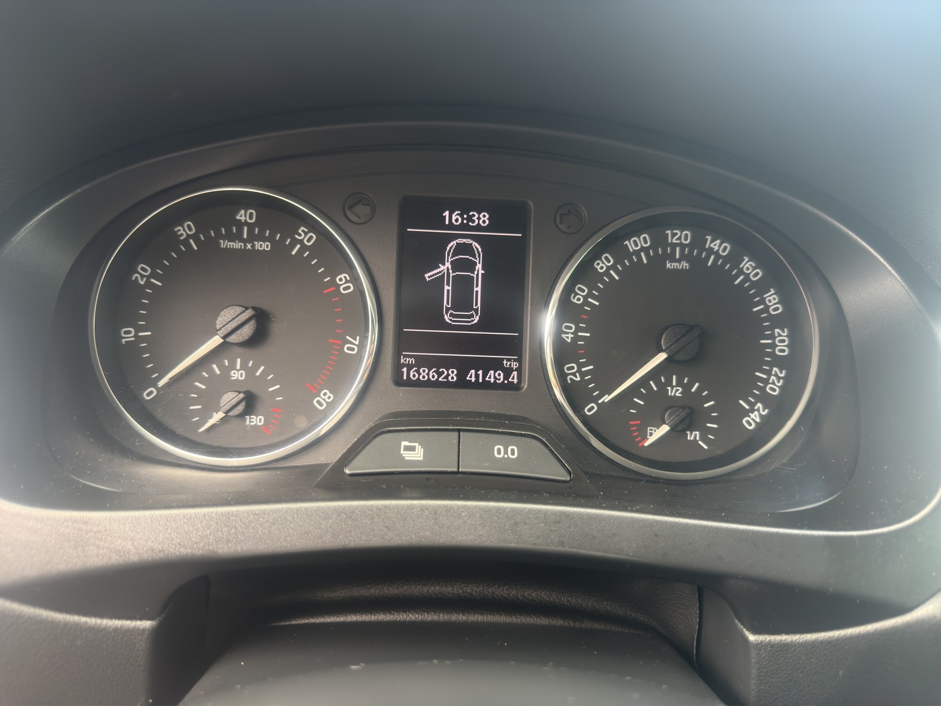 SKODA Rapid Spaceback 1.4 TSI Elegance DSG-image-7