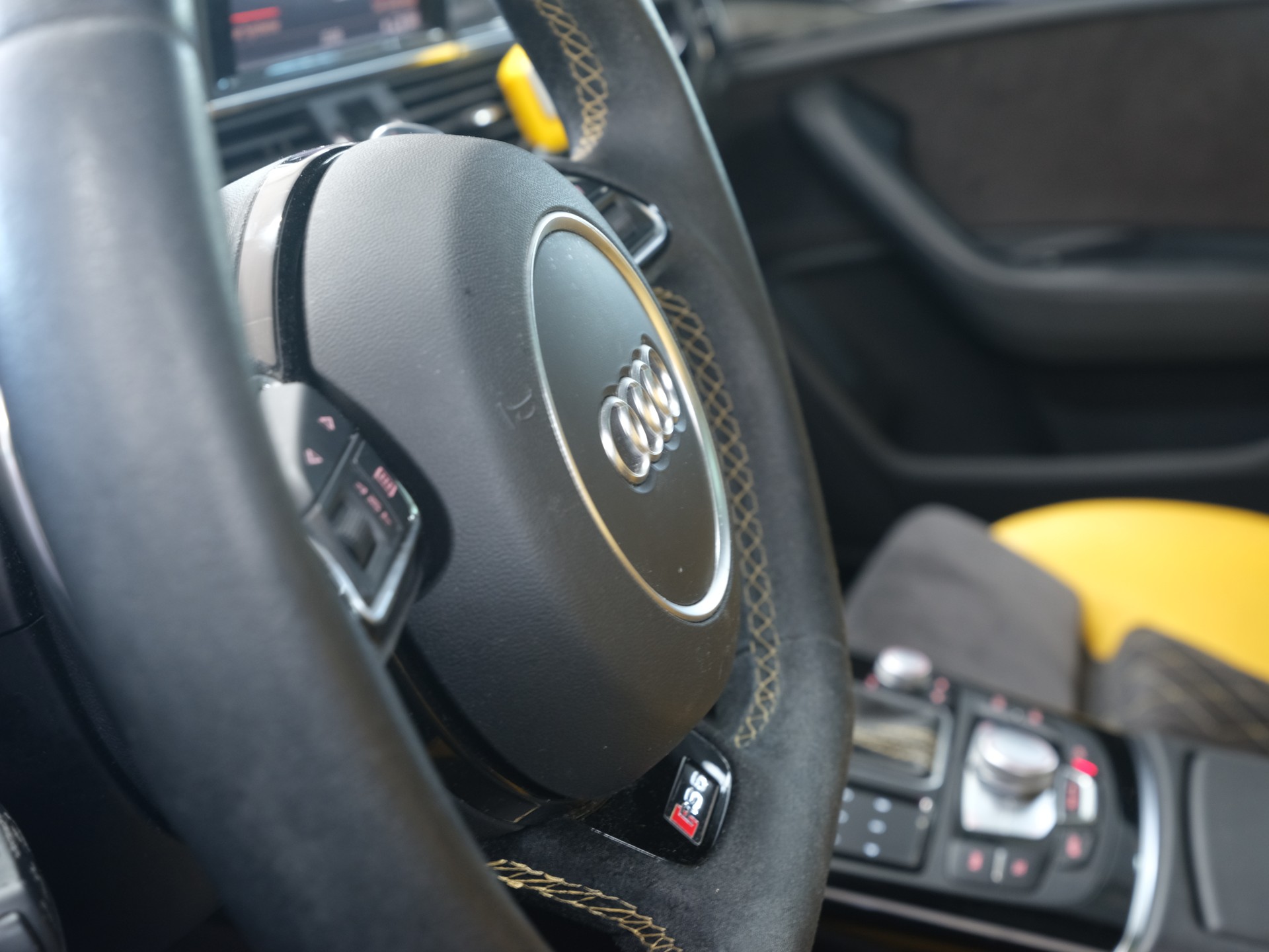 AUDI RS6 Avant 4.0 TFSI V8 performance quattro *Bose* *RS-Performance* *Panorama*-image-24
