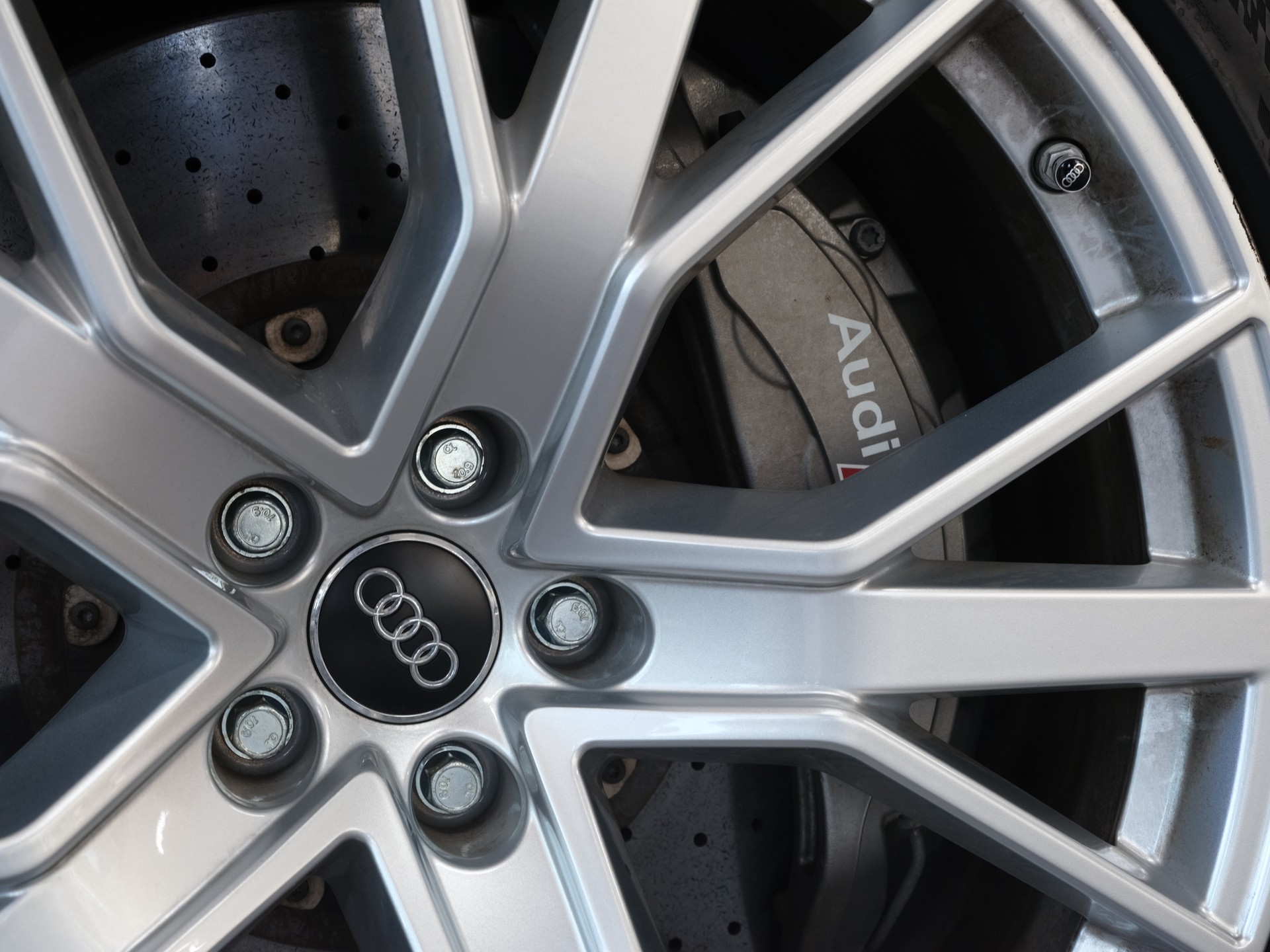 AUDI RS6 Avant 4.0 TFSI V8 performance quattro *Bose* *RS-Performance* *Panorama*-image-12