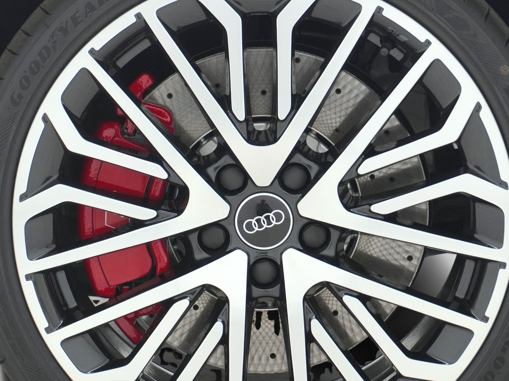 AUDI S3 Sportback 2.0 T FSI quattro S-Tronic-image-10