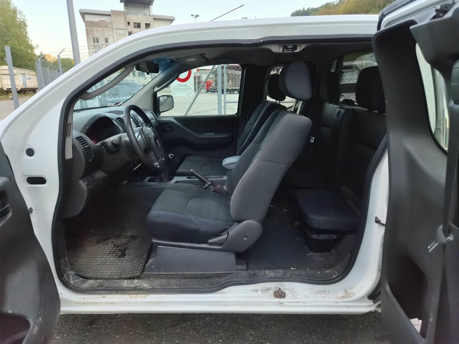 NISSAN Navara King Cab XE 2.5 dCi 4WD-showroom-element-3