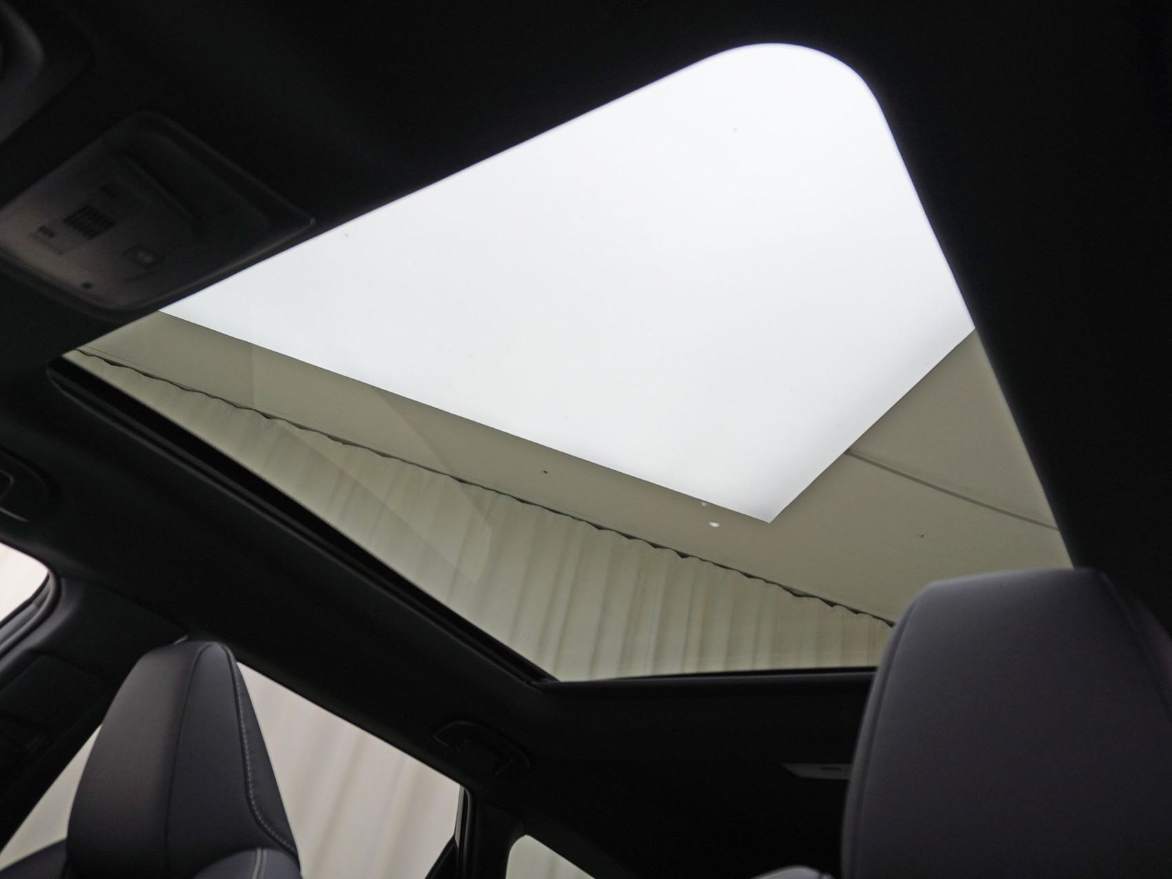 TOYOTA bZ4X Touring Premium AWD ** 360° Kamera **-image-21