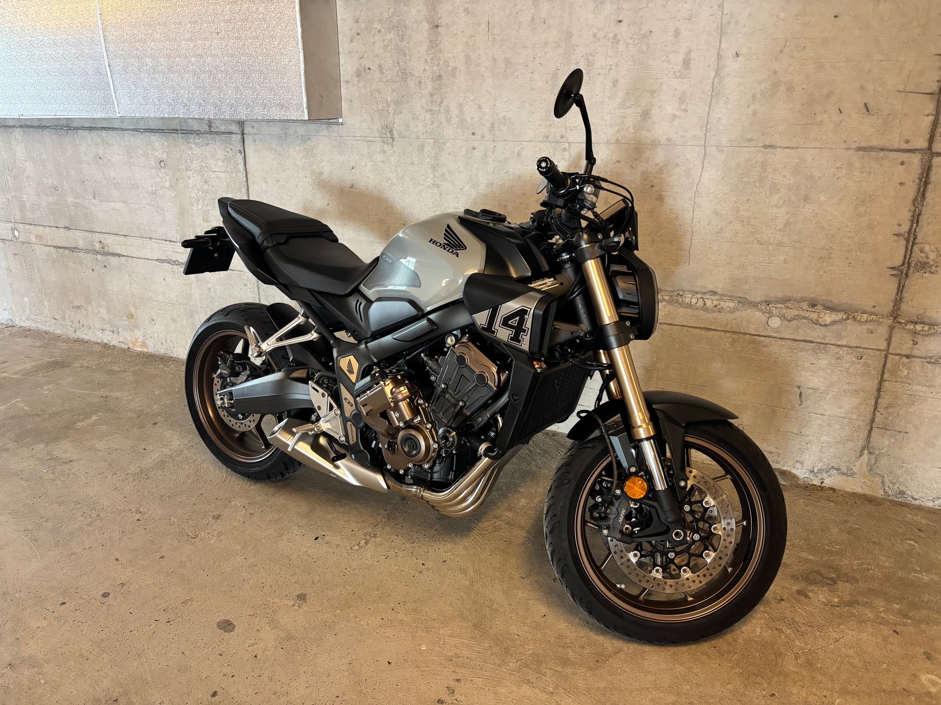 HONDA CB 650 R E-Clutch 2025-image-9