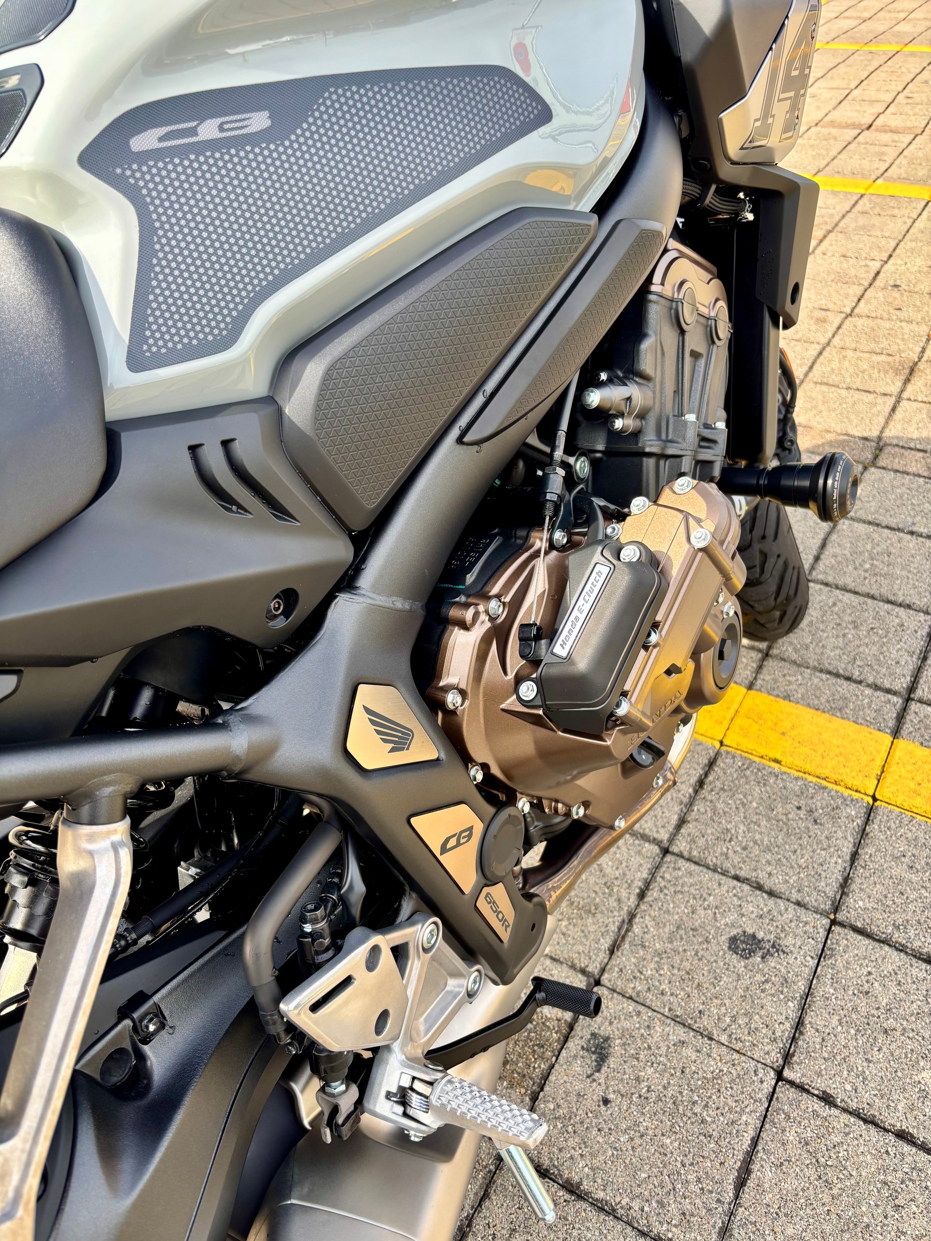 HONDA CB 650 R E-Clutch 2025-image-2