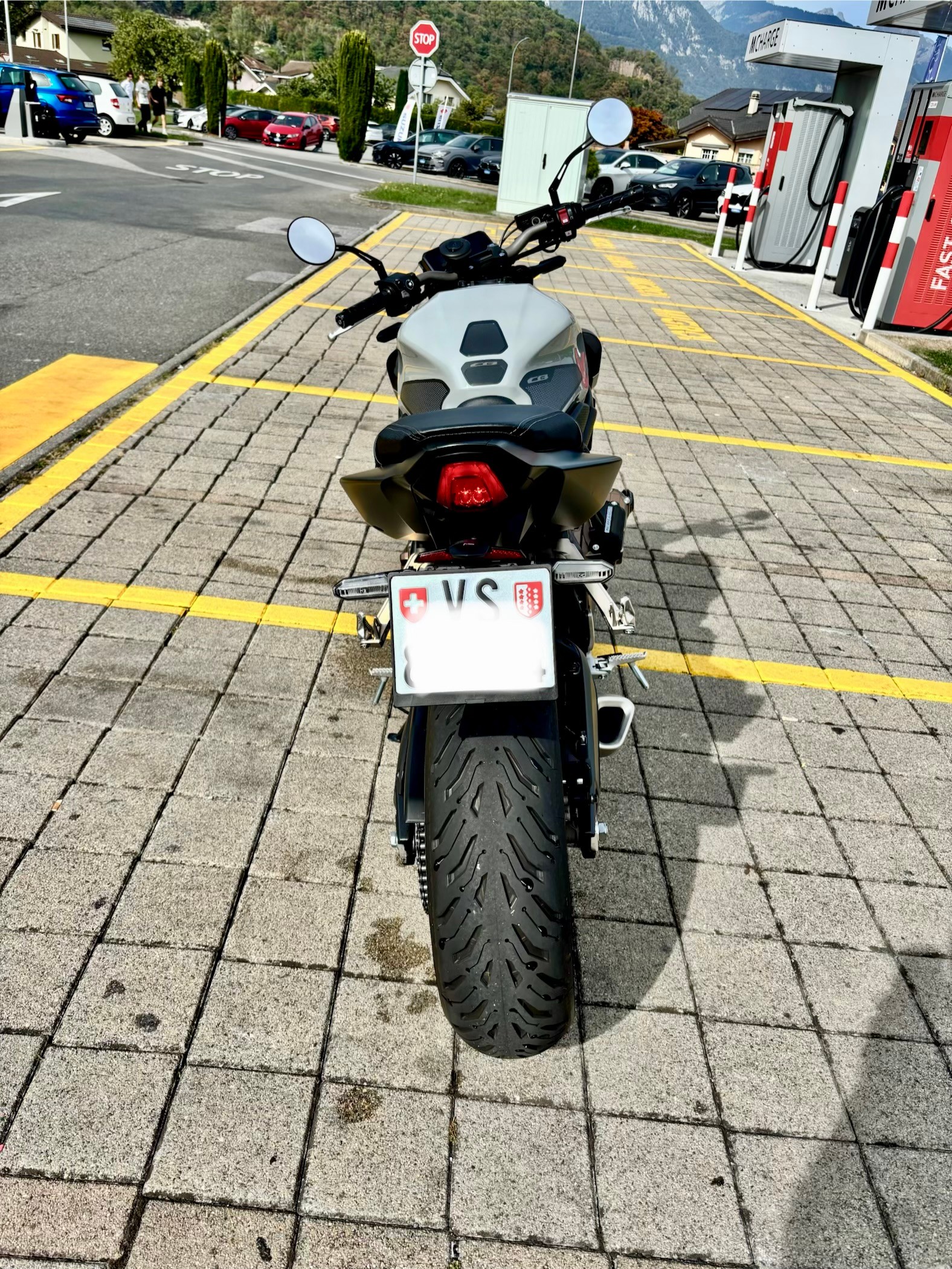 HONDA CB 650 R E-Clutch 2025-image-5